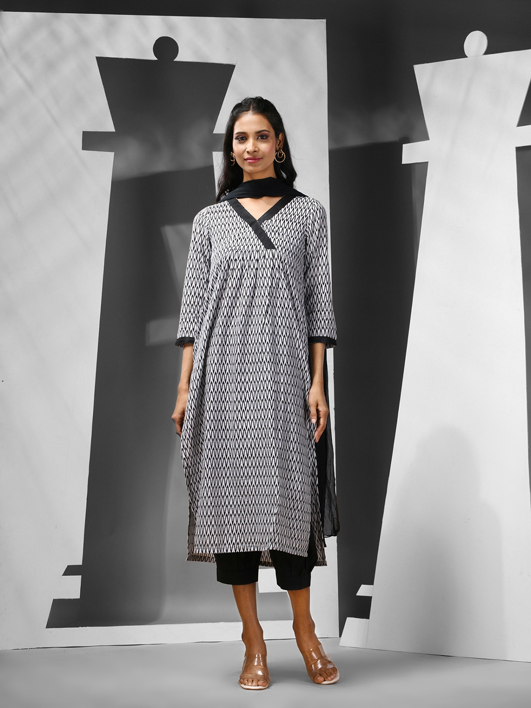 Charukriti Women Printed Regular Pure Cotton Kurta with Salwar & With Dupatta, White
Charukriti Women Printed Regular Pure Cotton Kurta with Salwar & With Dupatta, White