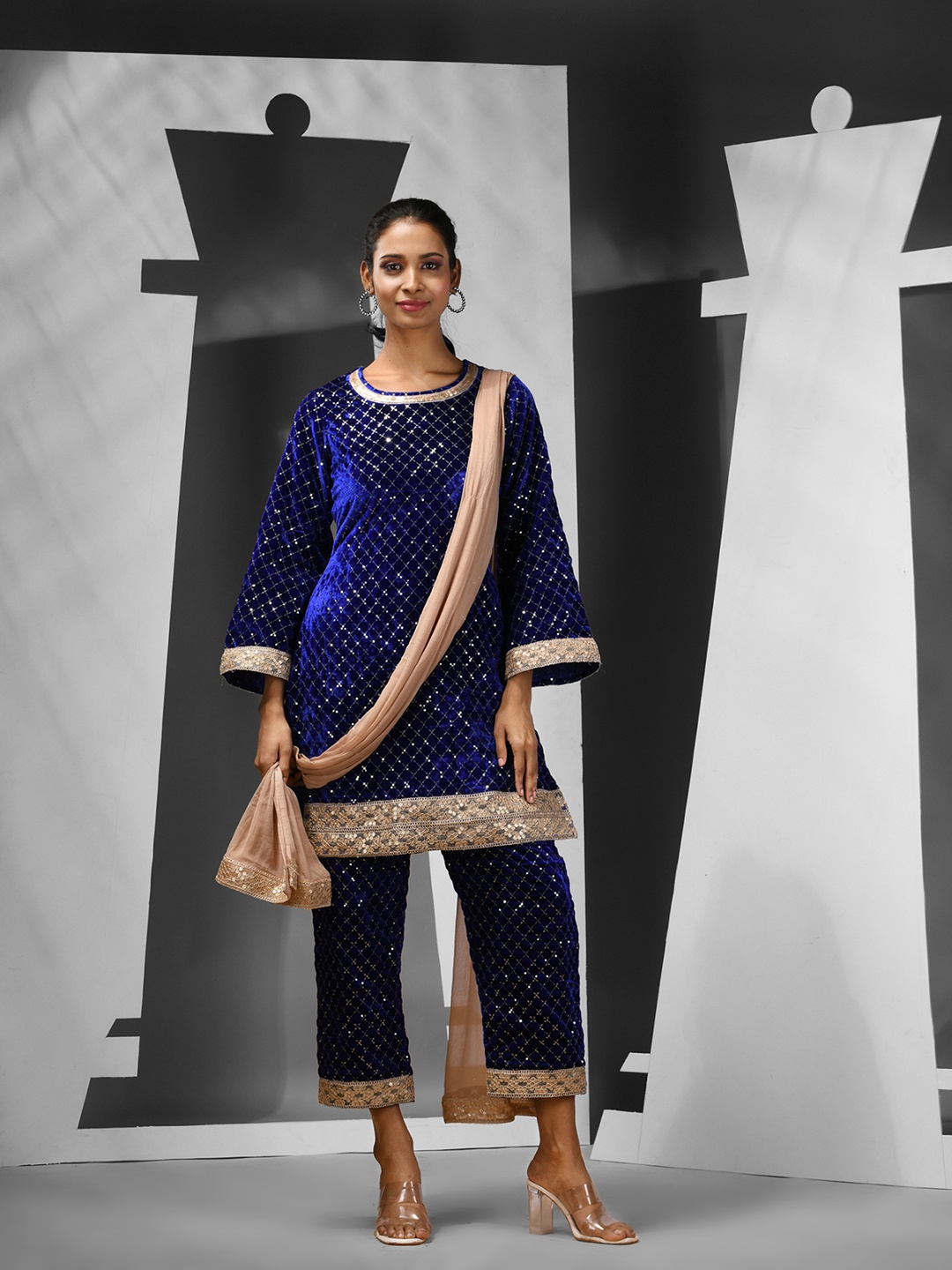 Charukriti Women Embroidered Regular Sequinned Velvet Kurta with Trousers & With Dupatta, Blue
Charukriti Women Embroidered Regular Sequinned Velvet Kurta with Trousers & With Dupatta, Blue