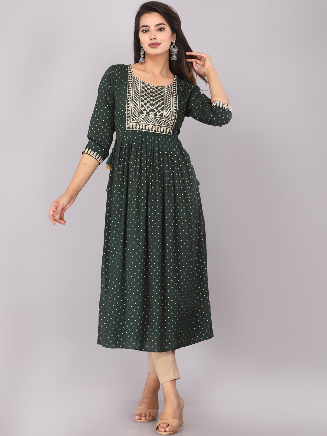 HIGHLIGHT FASHION EXPORT Sequinned Embellished Round Neck Pleated A-Line Kurta, Green
HIGHLIGHT FASHION EXPORT Sequinned Embellished Round Neck Pleated A-Line Kurta, Green