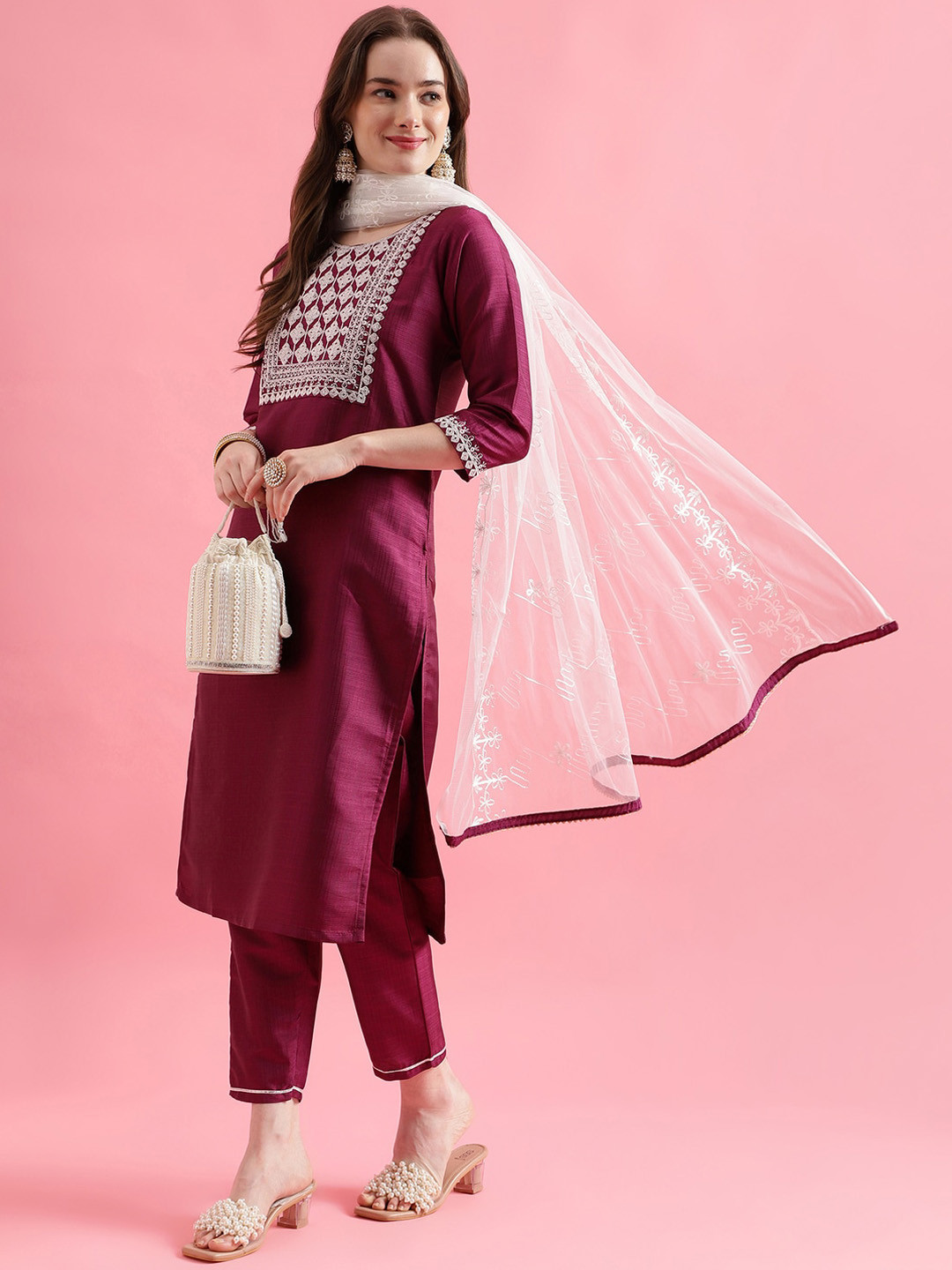 VredeVogel Women Ethnic Motifs Yoke Design Regular Thread Work Kurta with Trousers & With Dupatta, Purple
VredeVogel Women Ethnic Motifs Yoke Design Regular Thread Work Kurta with Trousers & With Dupatta, Purple
