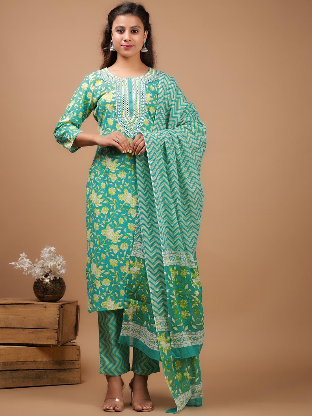 AAYUMI Women Floral Printed Regular Mirror Work Pure Cotton Kurta with Pyjamas & With Dupatta, Turquoise blue
AAYUMI Women Floral Printed Regular Mirror Work Pure Cotton Kurta with Pyjamas & With Dupatta, Turquoise blue