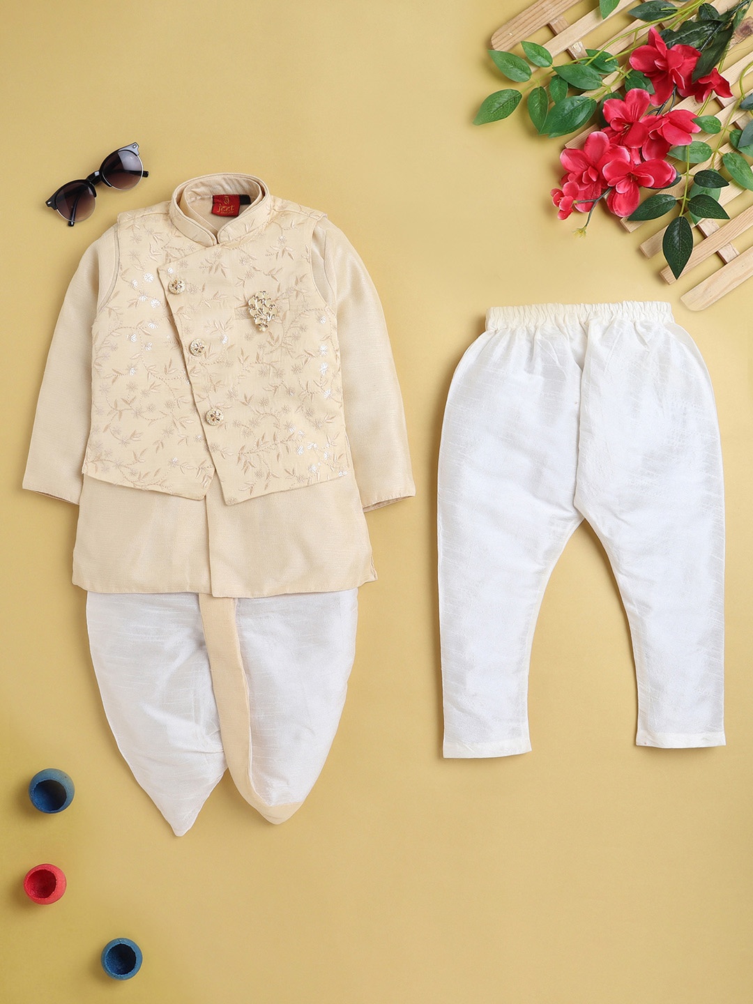 Jeetethnics Boys Ethnic Motifs Embroidered Regular Thread Work Kurta with Dhoti Pants, Cream
Jeetethnics Boys Ethnic Motifs Embroidered Regular Thread Work Kurta with Dhoti Pants, Cream