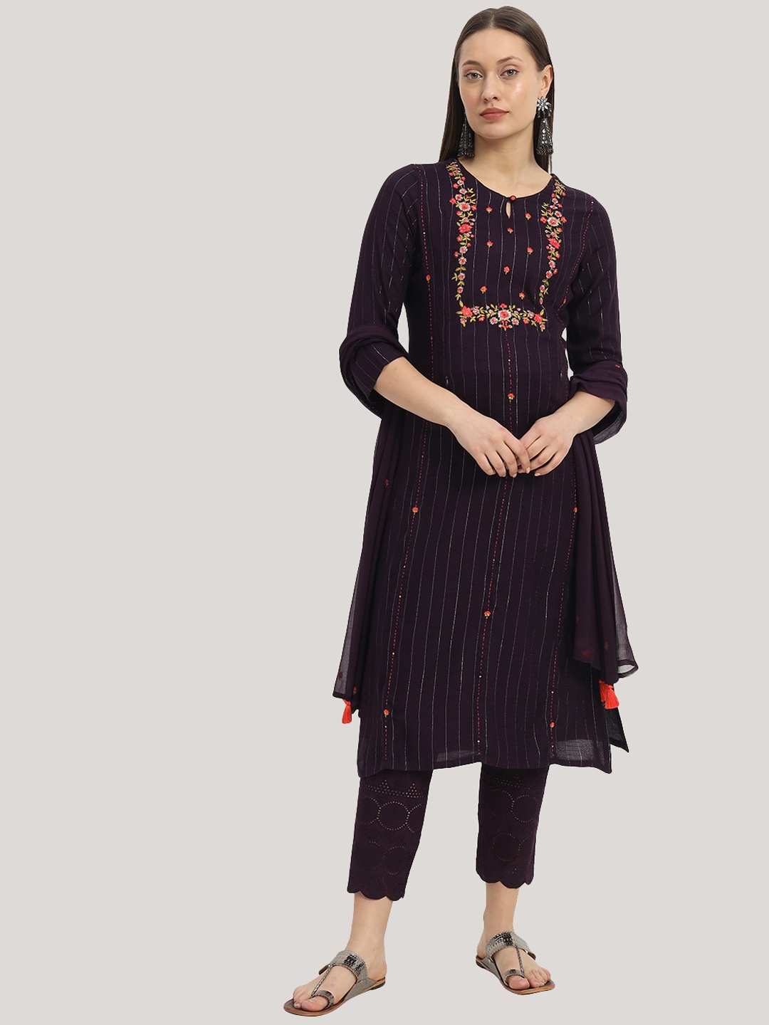 mumzhug Women Floral Embroidered Regular Thread Work Kurta with Trousers & With Dupatta, Maroon
mumzhug Women Floral Embroidered Regular Thread Work Kurta with Trousers & With Dupatta, Maroon