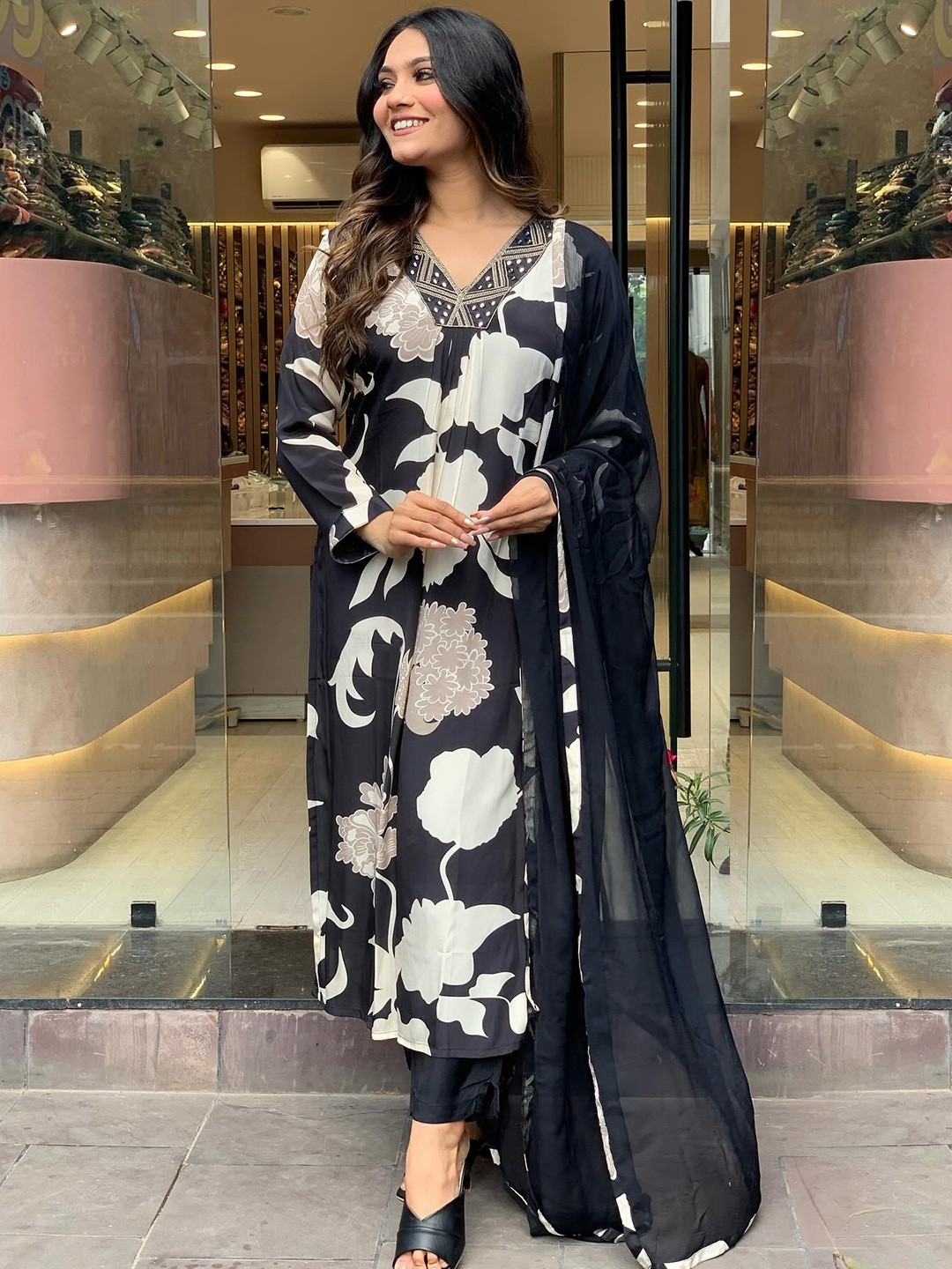 KALINI Women Floral Printed Regular Thread Work Kurta with Trousers & With Dupatta, Black
KALINI Women Floral Printed Regular Thread Work Kurta with Trousers & With Dupatta, Black