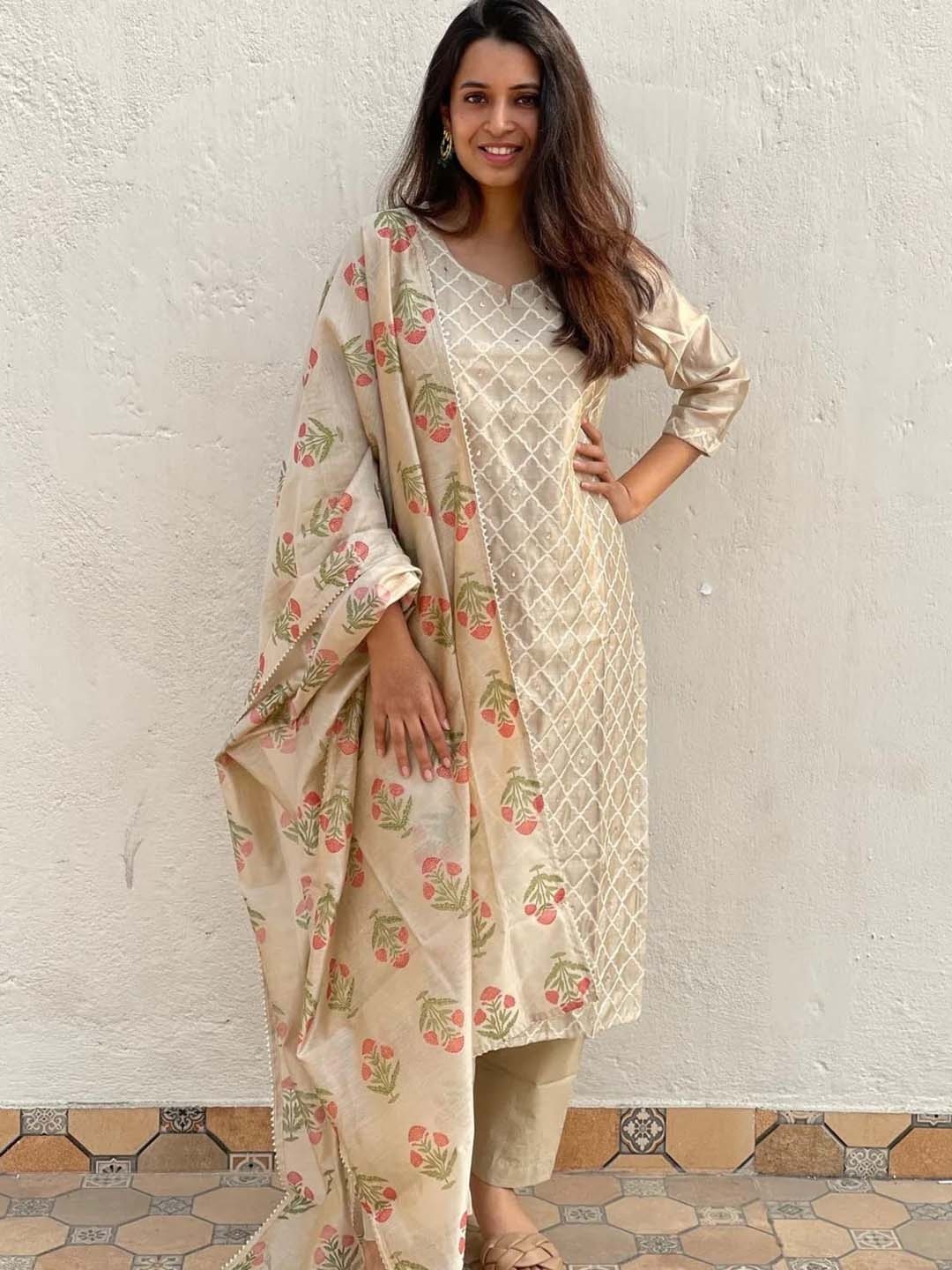 GoSriKi Ethnic Motifs Embroidered Regular Thread Work Kurta with Trousers & Dupatta, Cream
GoSriKi Ethnic Motifs Embroidered Regular Thread Work Kurta with Trousers & Dupatta, Cream