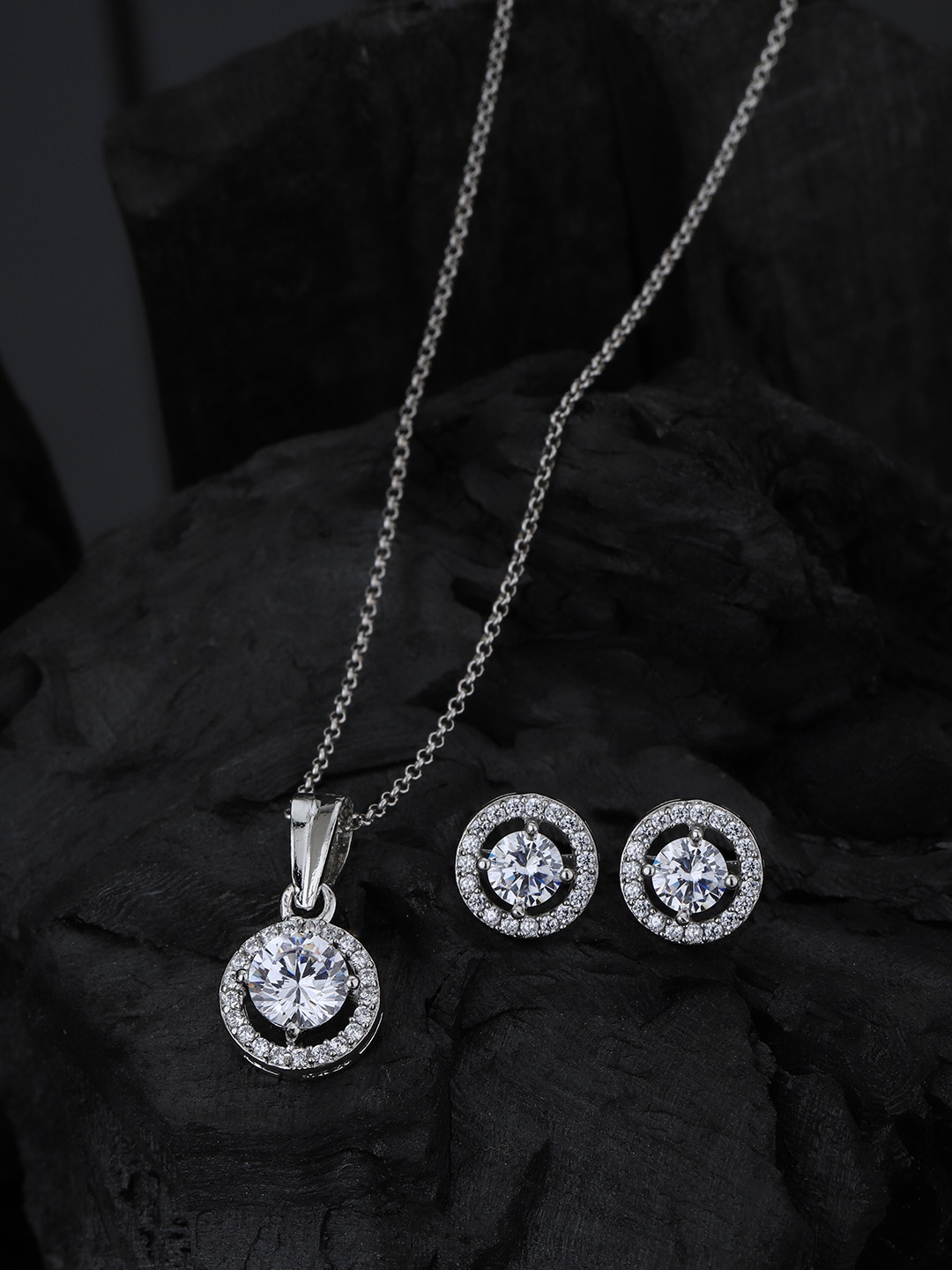 Carlton London Women 925 Sterling Silver Rhodium Plated with Solitaire CZ Jewellery Set
Carlton London Women 925 Sterling Silver Rhodium Plated with Solitaire CZ Jewellery Set