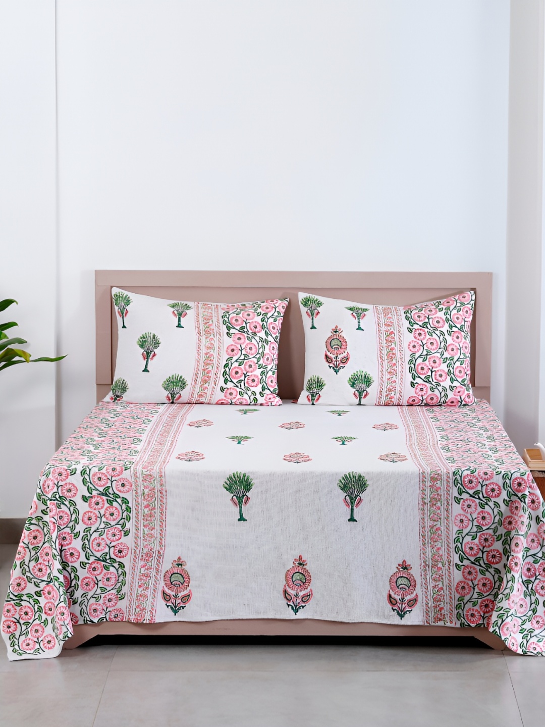 Ravaiyaa White & Green Block Printed Cotton 300 TC King Bedsheet With 2 Pillow Covers
