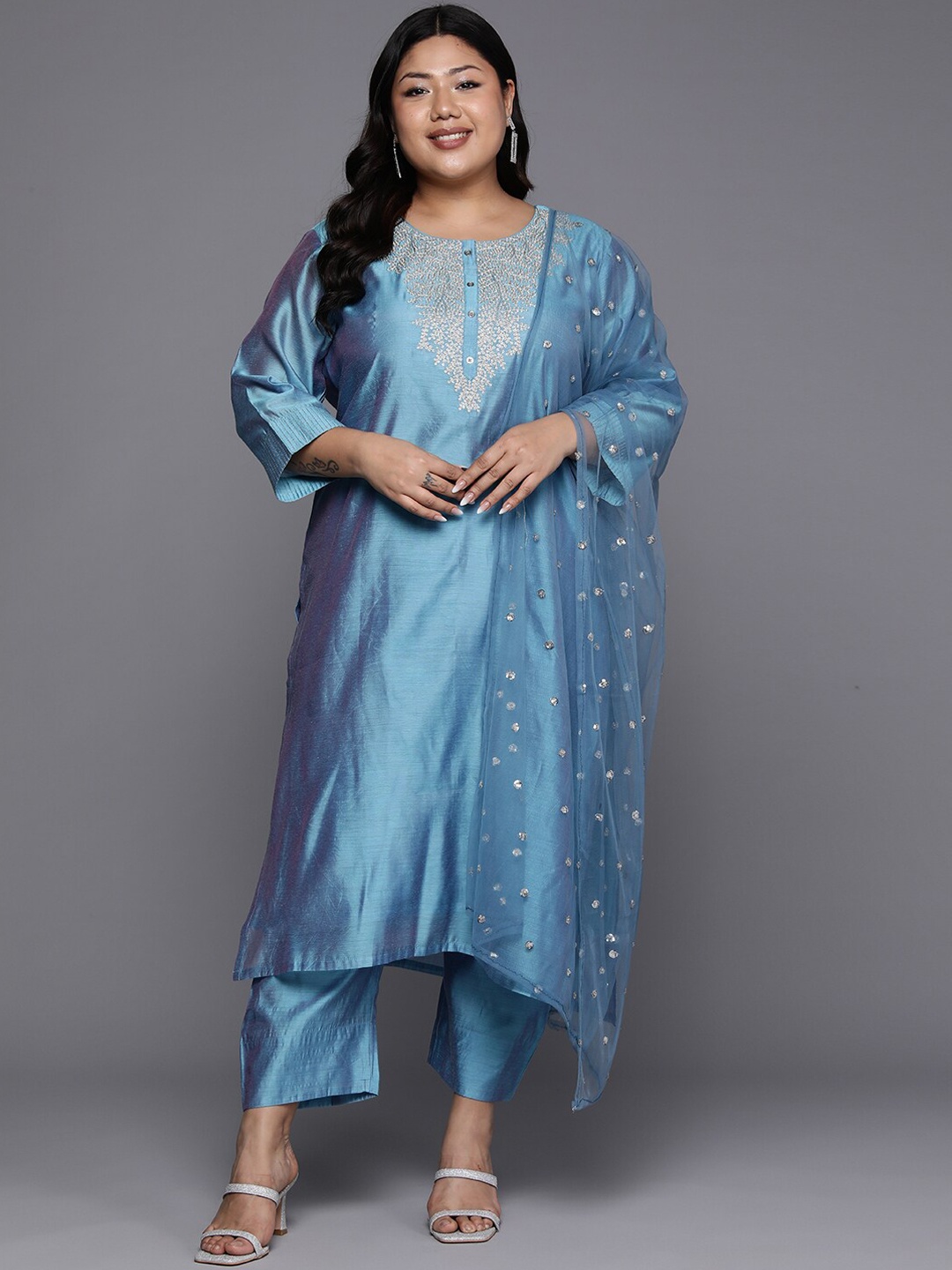 Sztori Plus Size Floral Yoke Design Chanderi Silk Straight Kurta With Trousers & Dupatta, Blue
Sztori Plus Size Floral Yoke Design Chanderi Silk Straight Kurta With Trousers & Dupatta, Blue