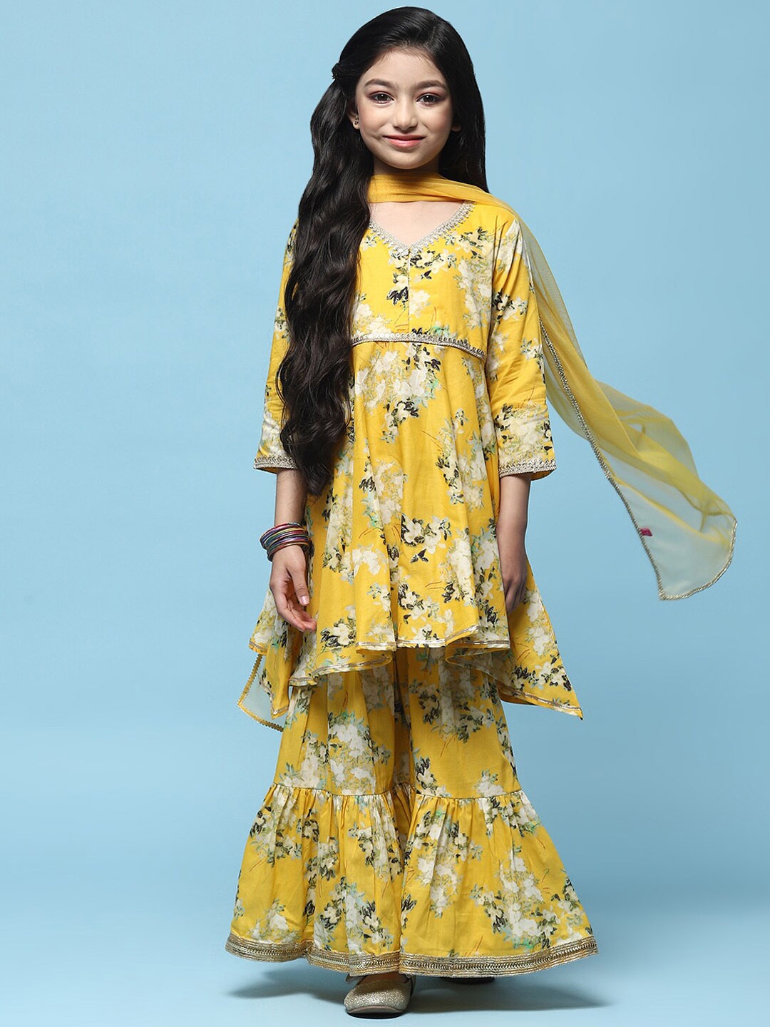 Biba Girls Floral Printed Round Neck Gotta Patti Kurta with Sharara & With Dupatta, Yellow
Biba Girls Floral Printed Round Neck Gotta Patti Kurta with Sharara & With Dupatta, Yellow
