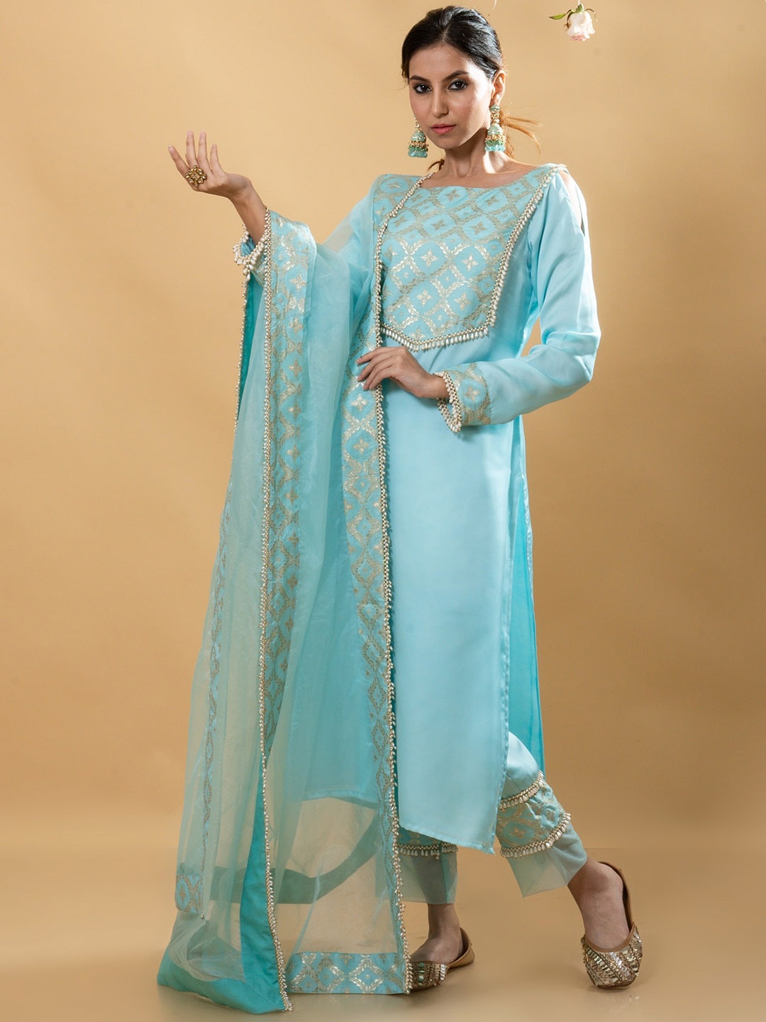 Monk & Mei Floral Yoke Design Regular Thread Work Kurta with Trousers & Dupatta, Blue
Monk & Mei Floral Yoke Design Regular Thread Work Kurta with Trousers & Dupatta, Blue