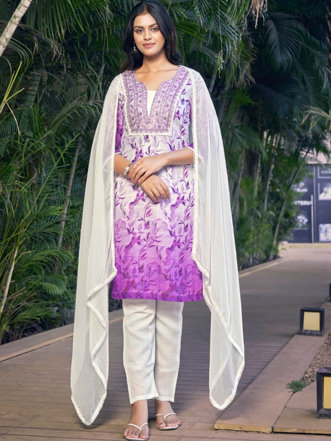 HOUSE OF MIRA Floral Printed Regular Linen Kurta with Pyjamas & With Dupatta, Purple
HOUSE OF MIRA Floral Printed Regular Linen Kurta with Pyjamas & With Dupatta, Purple