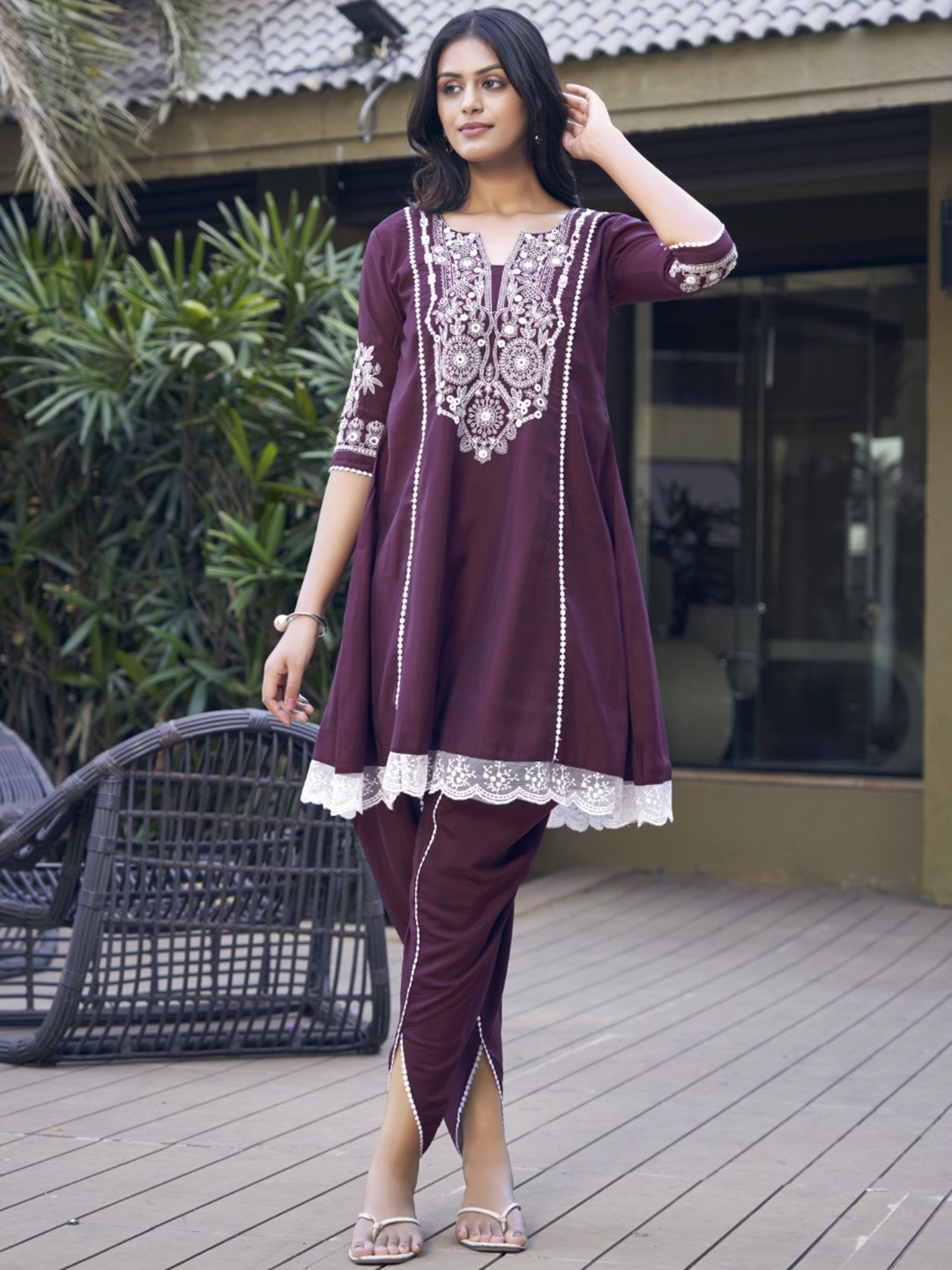 HOUSE OF MIRA Floral Round Neck Three-Quarter Sleeves Thread Work Chanderi Silk Kurta Set, Burgundy
HOUSE OF MIRA Floral Round Neck Three-Quarter Sleeves Thread Work Chanderi Silk Kurta Set, Burgundy