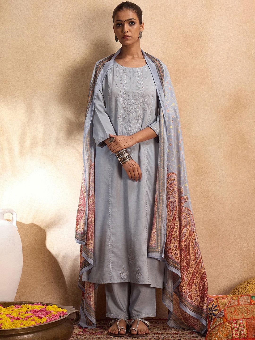 Indo Era Floral Embroidered Regular Thread Work Straight Kurta With Trousers & Dupatta, Grey
Indo Era Floral Embroidered Regular Thread Work Straight Kurta With Trousers & Dupatta, Grey