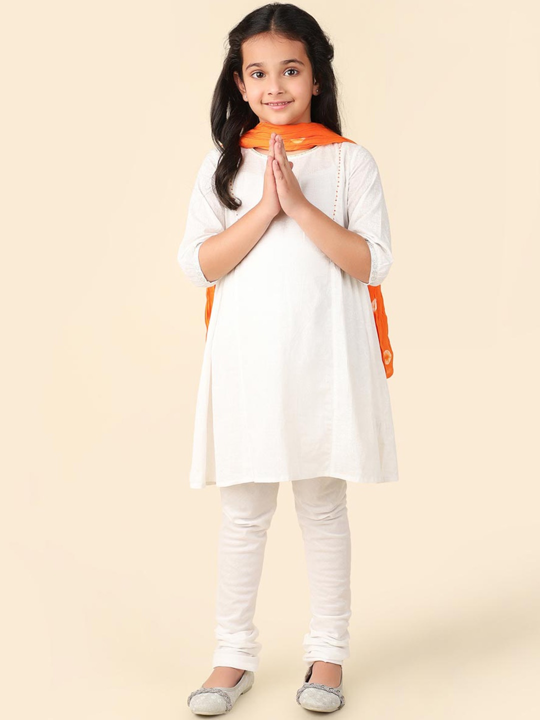 Fabindia Girls Floral Printed Sequinned Pure Cotton Kurta with Churidar & With Dupatta, White
Fabindia Girls Floral Printed Sequinned Pure Cotton Kurta with Churidar & With Dupatta, White