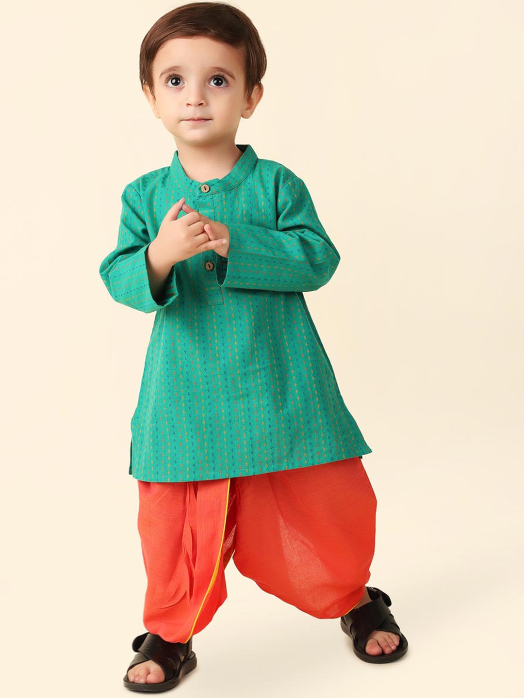 Fabindia Boys Woven Design Mandarin Collar Pure Cotton Straight Kurta With Dhoti Pant, Green
Fabindia Boys Woven Design Mandarin Collar Pure Cotton Straight Kurta With Dhoti Pant, Green