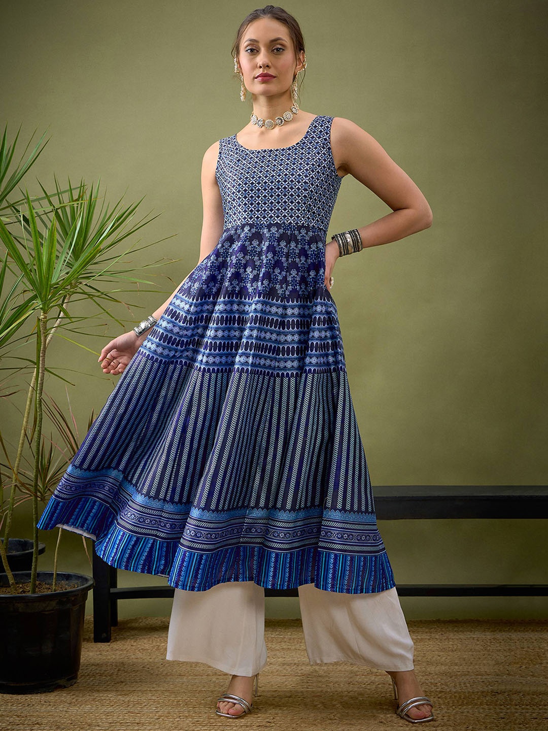 Shae by SASSAFRAS Geometric Printed Round Neck Indie Prints Anarkali Kurta, Navy blue
Shae by SASSAFRAS Geometric Printed Round Neck Indie Prints Anarkali Kurta, Navy blue
