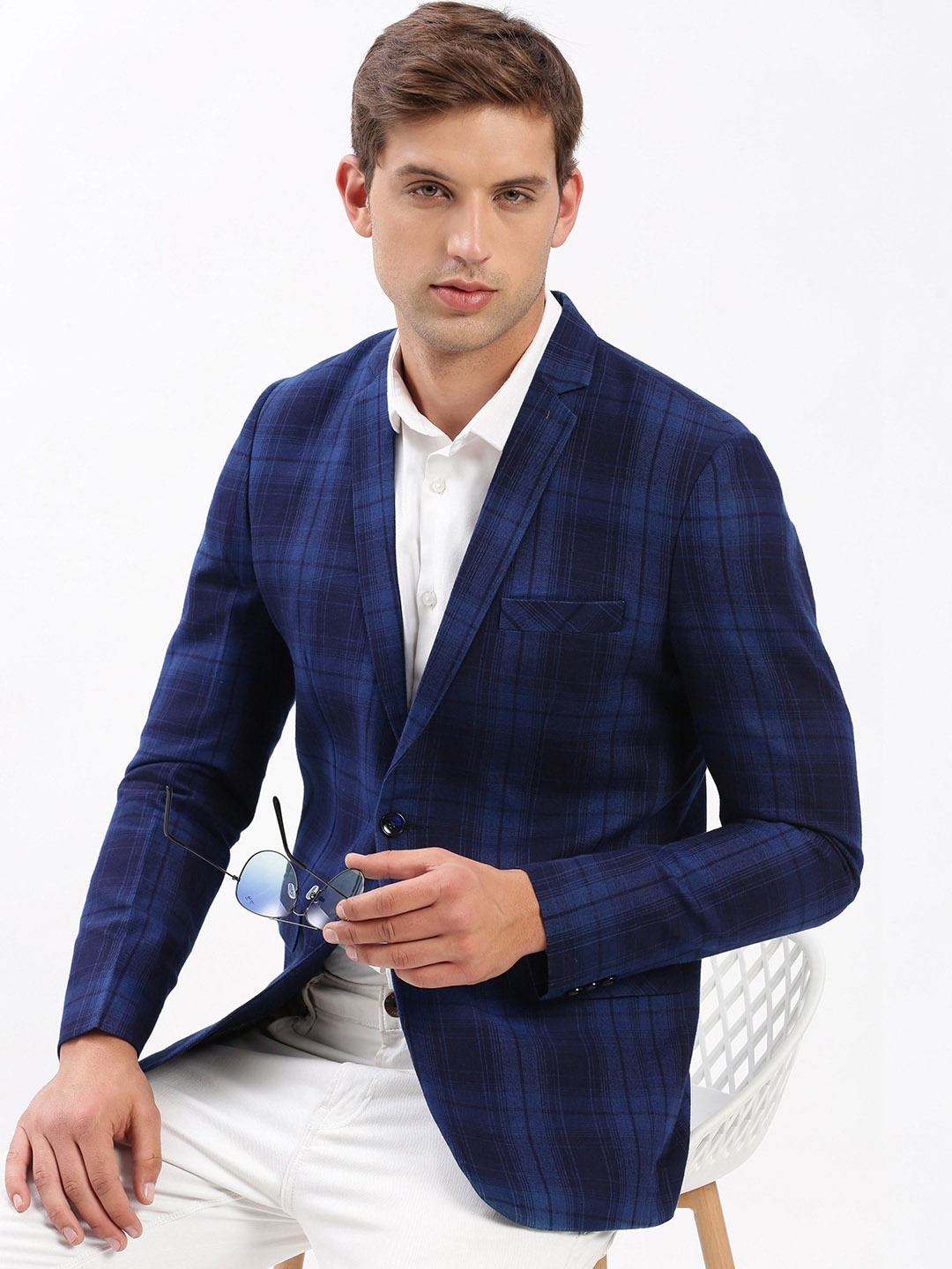 SHOWOFF Checked Notched Lapel Collar Slim-Fit Single-Breasted Casual Blazer, Navy blue
SHOWOFF Checked Notched Lapel Collar Slim-Fit Single-Breasted Casual Blazer, Navy blue