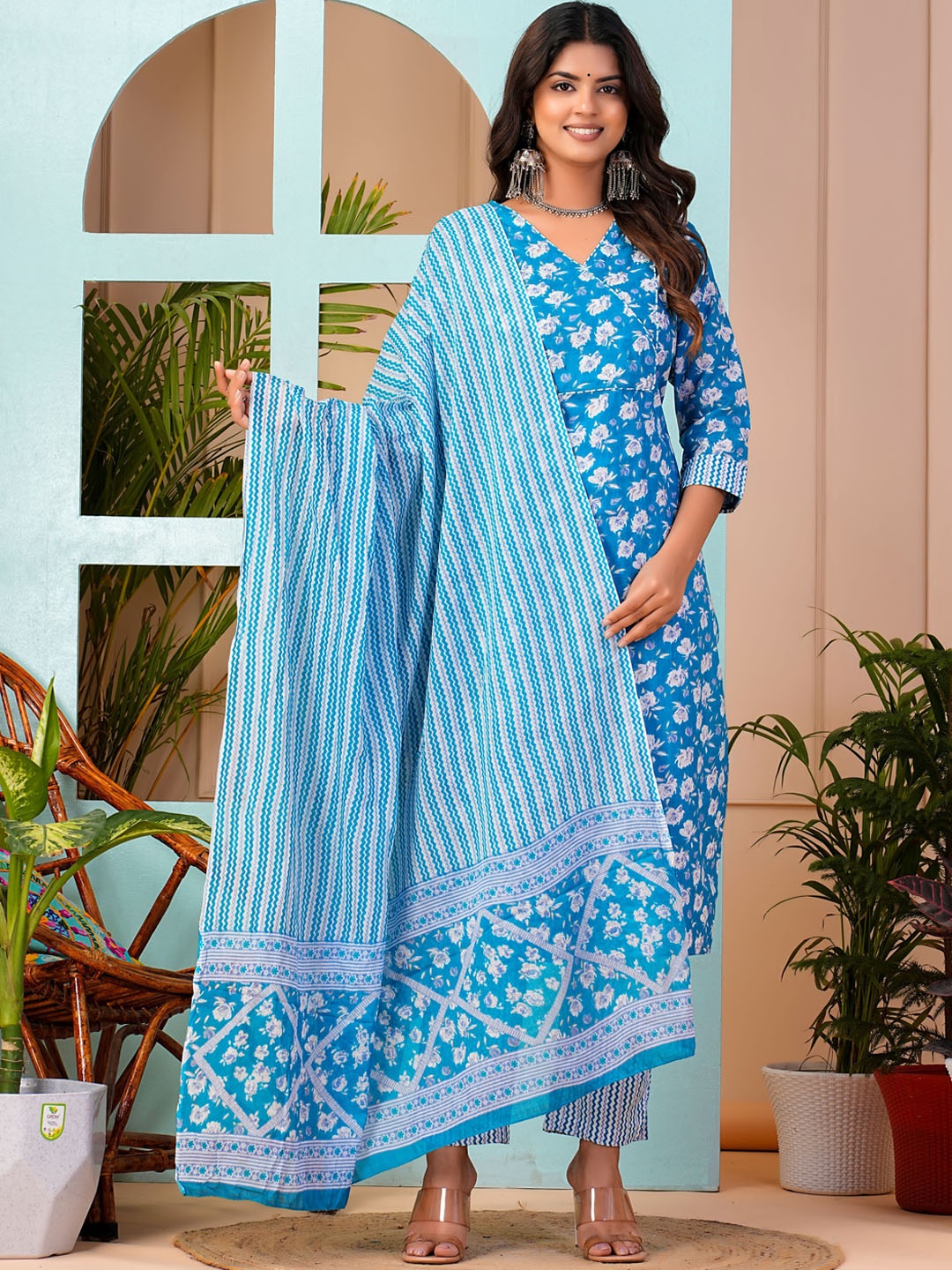 ZOYOTO Floral Printed Sequinned Pure Cotton Straight Kurta with Trousers & Dupatta, Blue
ZOYOTO Floral Printed Sequinned Pure Cotton Straight Kurta with Trousers & Dupatta, Blue
