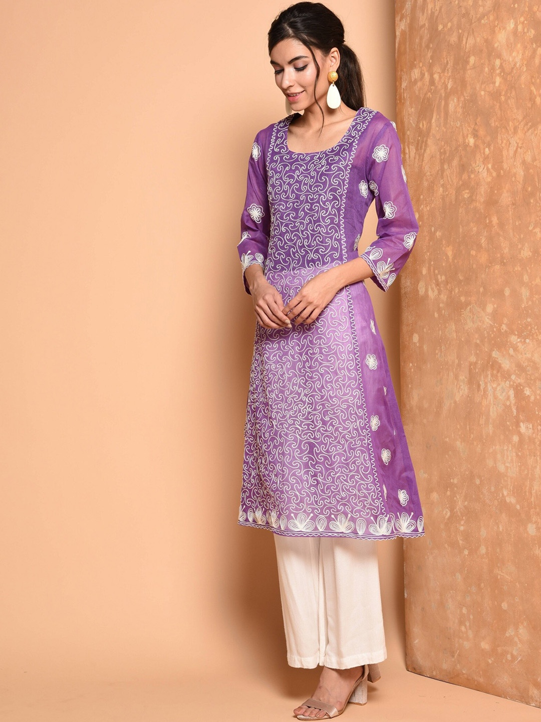 KAANCHIE NANGGIA Ethnic Motifs Embroidered Thread Work Pure Cotton A-Line Kurta Set, Purple
KAANCHIE NANGGIA Ethnic Motifs Embroidered Thread Work Pure Cotton A-Line Kurta Set, Purple