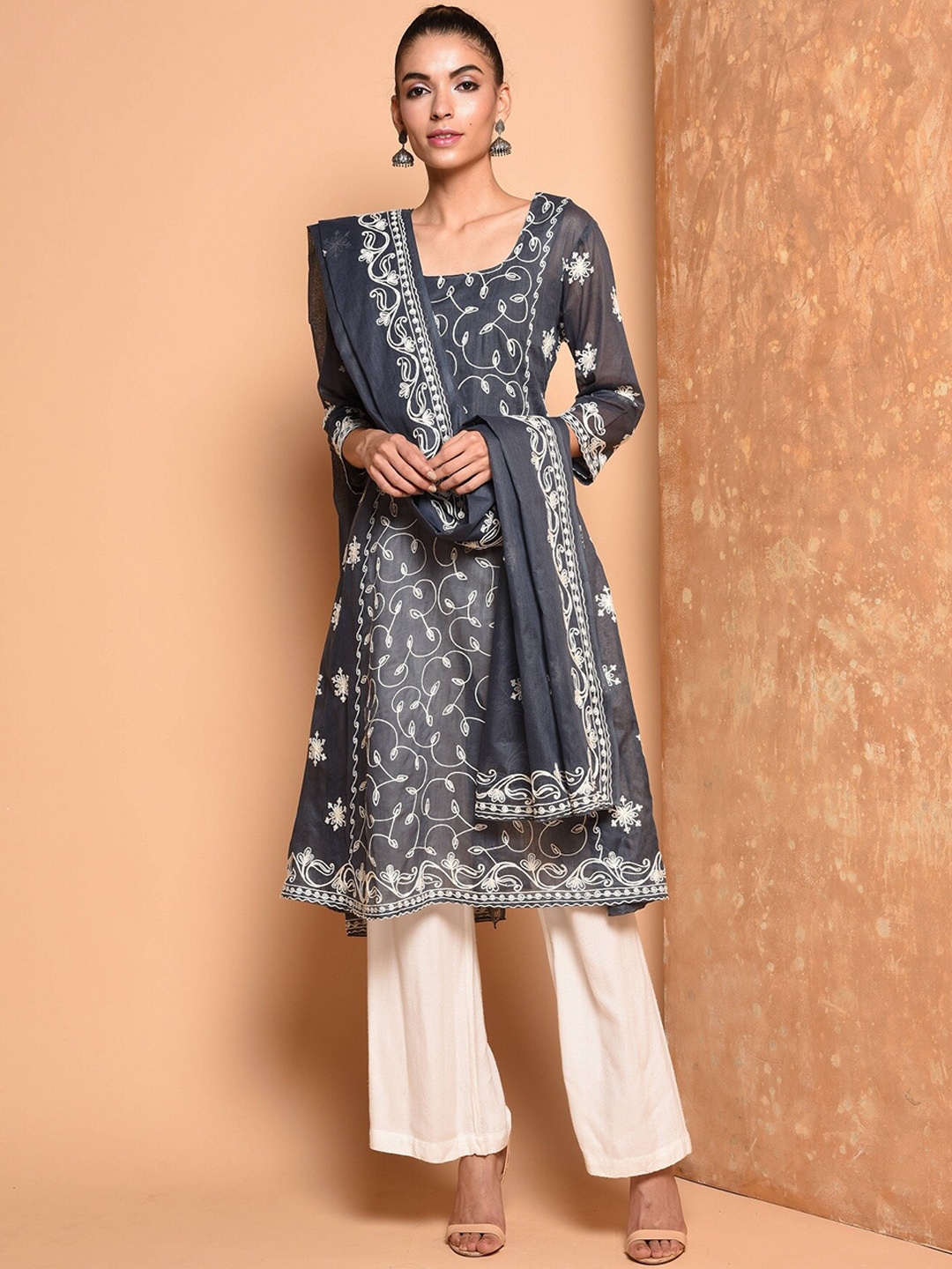 KAANCHIE NANGGIA Ethnic Motifs Embroidered Thread Work Pure Cotton A-Line Kurta Set, Grey
KAANCHIE NANGGIA Ethnic Motifs Embroidered Thread Work Pure Cotton A-Line Kurta Set, Grey