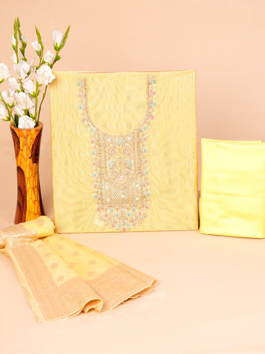 HIGHLIGHT FASHION EXPORT Floral Embroidered Chanderi Silk Unstitched Dress Material, Yellow
HIGHLIGHT FASHION EXPORT Floral Embroidered Chanderi Silk Unstitched Dress Material, Yellow
