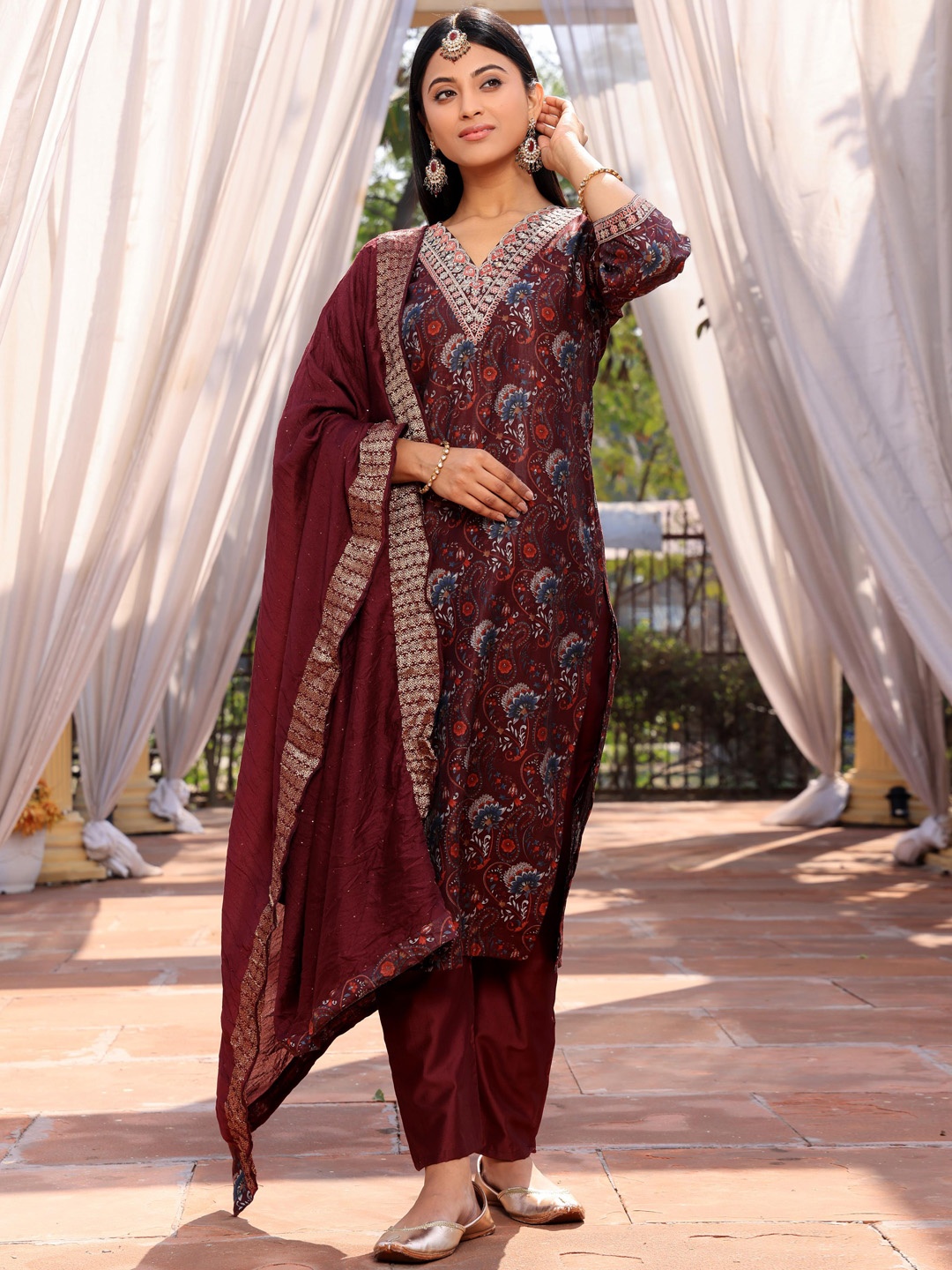 Armaan Ethnic Floral Printed Thread Work Straight Kurta & Trousers With Dupatta, Maroon
Armaan Ethnic Floral Printed Thread Work Straight Kurta & Trousers With Dupatta, Maroon