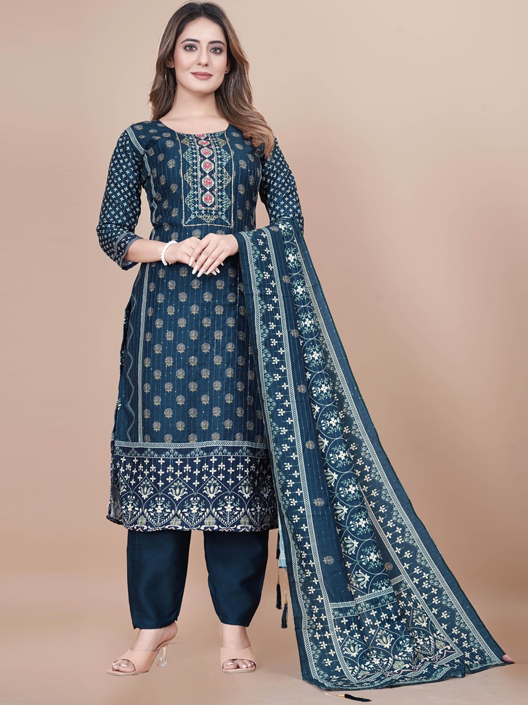 WEAVETECH IMPEX Floral Printed Sequinned Straight Kurta with Pyjamas & Dupatta, Green
WEAVETECH IMPEX Floral Printed Sequinned Straight Kurta with Pyjamas & Dupatta, Green