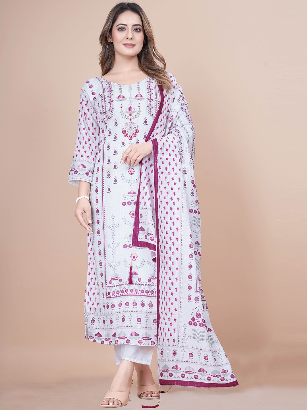 WEAVETECH IMPEX Floral Printed Sequinned Straight Kurta with Pyjamas & Dupatta, White
WEAVETECH IMPEX Floral Printed Sequinned Straight Kurta with Pyjamas & Dupatta, White