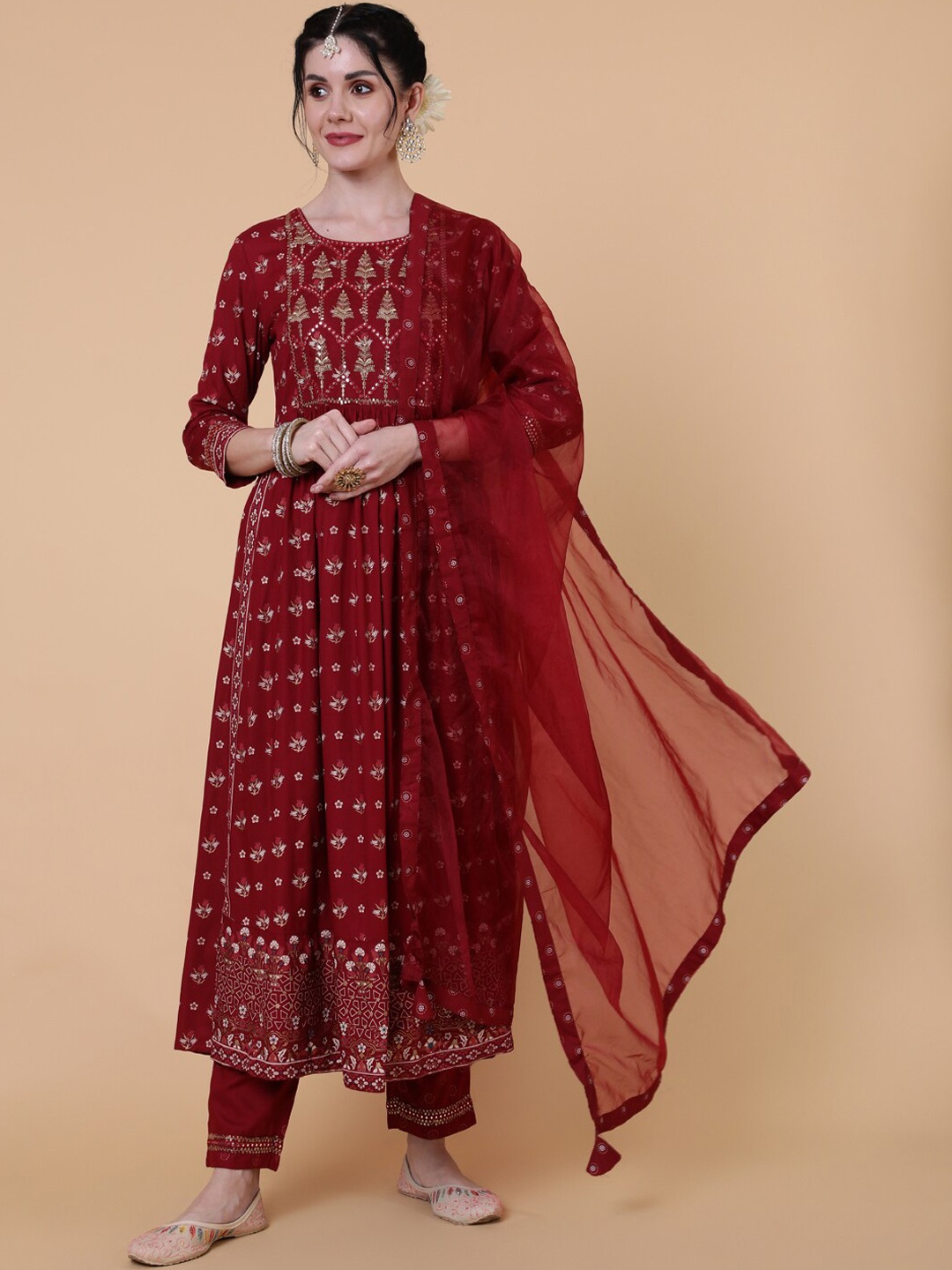 GULMOHAR JAIPUR Floral Printed Thread Work A-Line Kurta & Trousers With Dupatta, Maroon
GULMOHAR JAIPUR Floral Printed Thread Work A-Line Kurta & Trousers With Dupatta, Maroon
