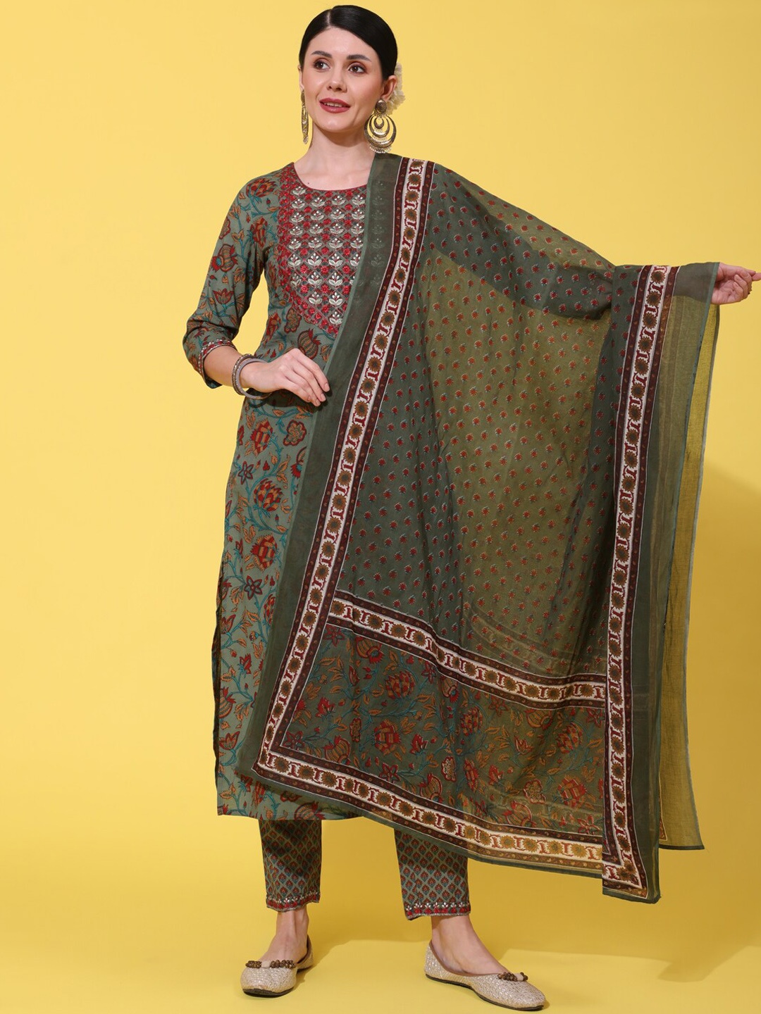 GULMOHAR JAIPUR Floral Printed Pure Cotton Straight Kurta & Trousers With Dupatta, Green
GULMOHAR JAIPUR Floral Printed Pure Cotton Straight Kurta & Trousers With Dupatta, Green