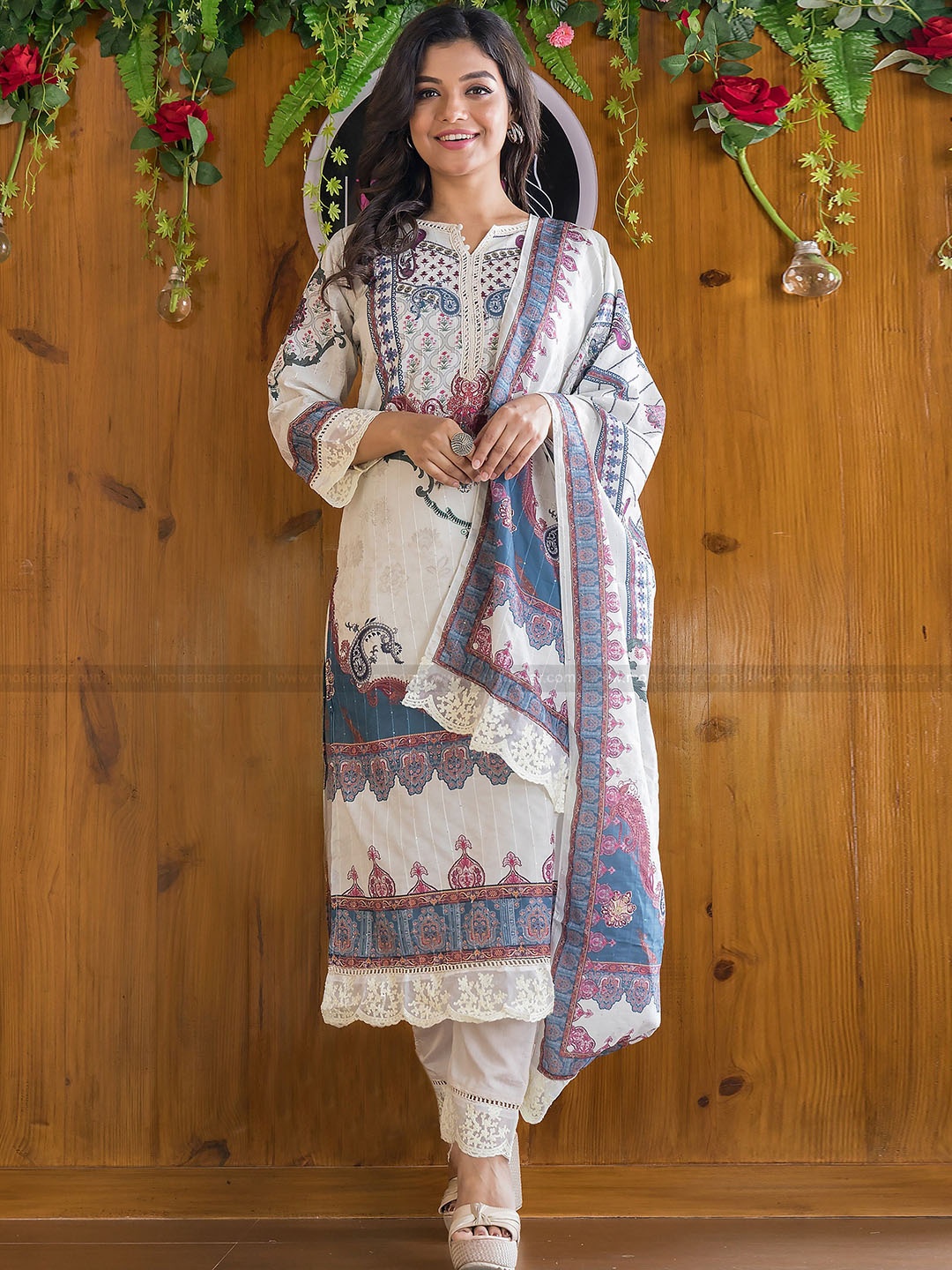PMD Fashion Ethnic Motifs Printed Regular Thread Work Kurta with Trousers & With Dupatta, White
PMD Fashion Ethnic Motifs Printed Regular Thread Work Kurta with Trousers & With Dupatta, White