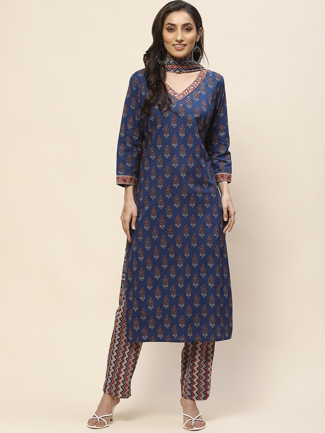 Meena Bazaar V Neck Floral Printed Straight Kurta with Trouser & Dupatta, Blue
Meena Bazaar V Neck Floral Printed Straight Kurta with Trouser & Dupatta, Blue