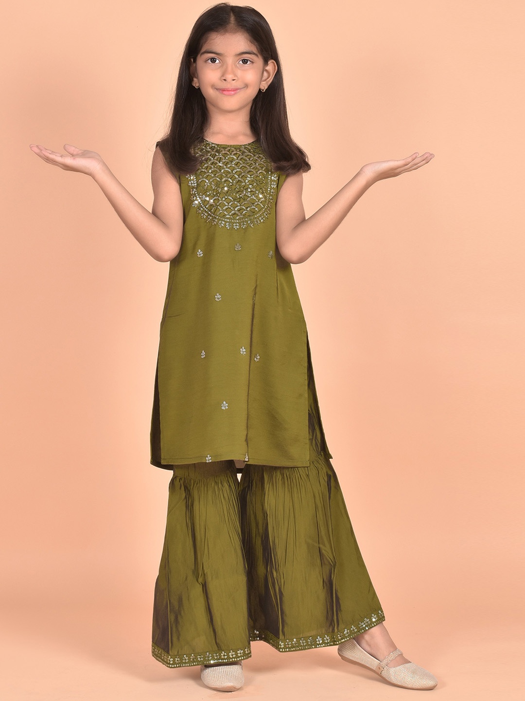 BAESD Girls Ethnic Motifs Embroidered Straight Sequinned Kurta with Trousers, Olive
BAESD Girls Ethnic Motifs Embroidered Straight Sequinned Kurta with Trousers, Olive