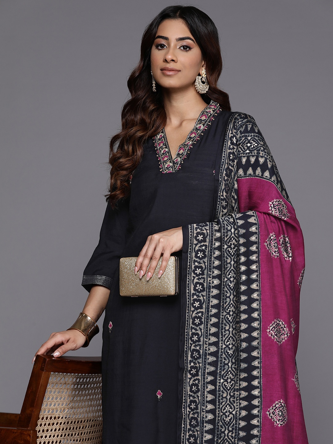 Varanga Women Floral Embroidered Regular Thread Work Kurta with Trousers & With Dupatta, Navy blue
Varanga Women Floral Embroidered Regular Thread Work Kurta with Trousers & With Dupatta, Navy blue