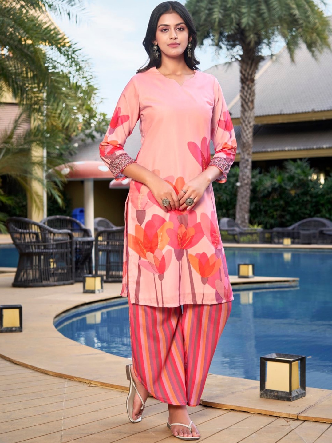 HOUSE OF MIRA Floral Printed Round Neck Three-Quarter Sleeves Kurta & Palazzos, Pink
HOUSE OF MIRA Floral Printed Round Neck Three-Quarter Sleeves Kurta & Palazzos, Pink
