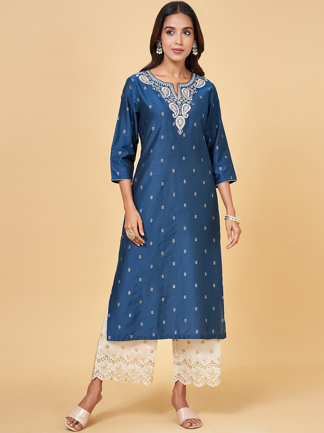 RANGMANCH BY PANTALOONS Ethnic Motifs Embroidered Straight Thread Work A-Line Kurta, Navy blue
RANGMANCH BY PANTALOONS Ethnic Motifs Embroidered Straight Thread Work A-Line Kurta, Navy blue