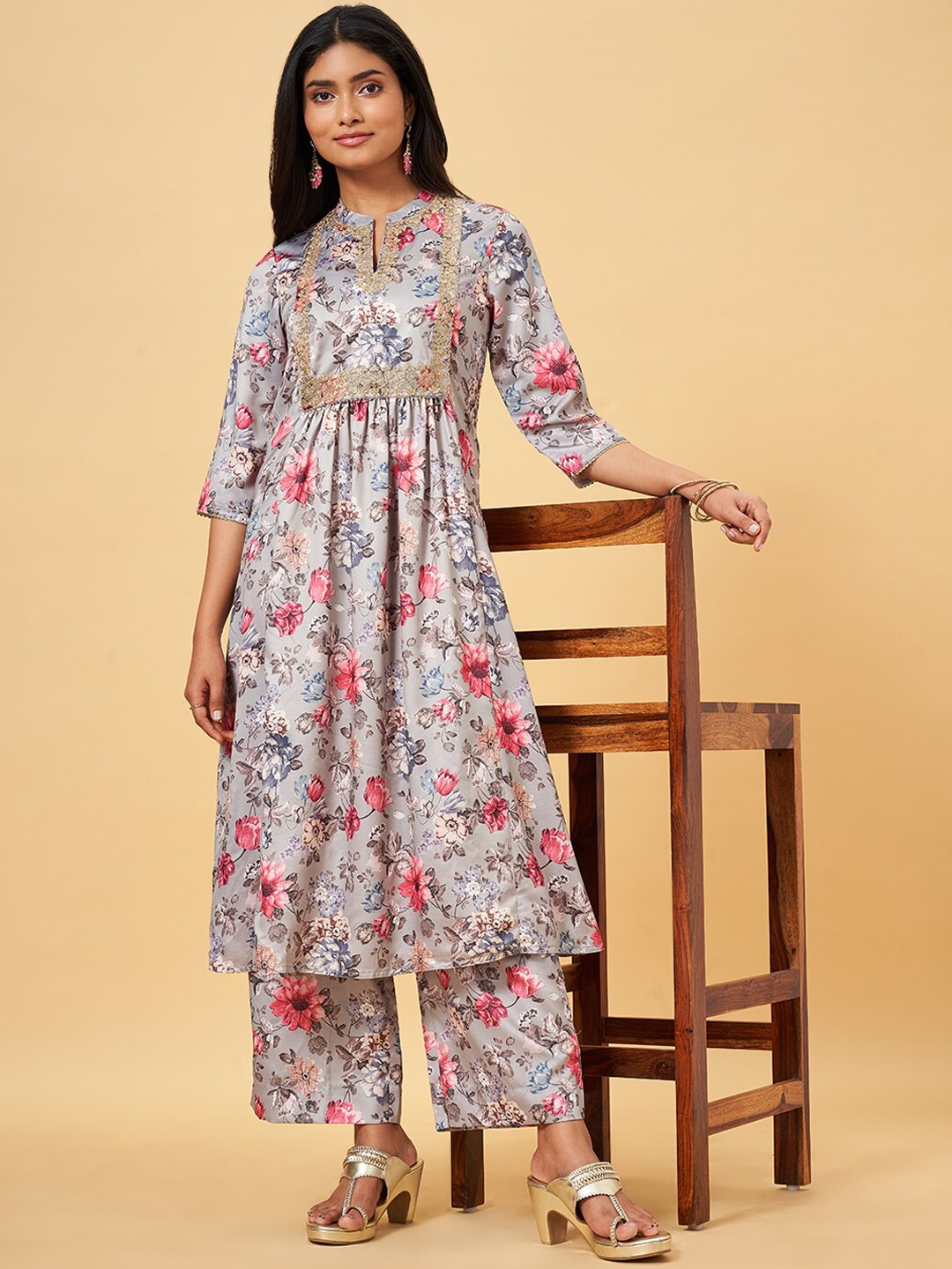 RANGMANCH BY PANTALOONS Floral Printed Mandarin Collar Three-Quarter Sleeves Kurta Set, Grey
RANGMANCH BY PANTALOONS Floral Printed Mandarin Collar Three-Quarter Sleeves Kurta Set, Grey