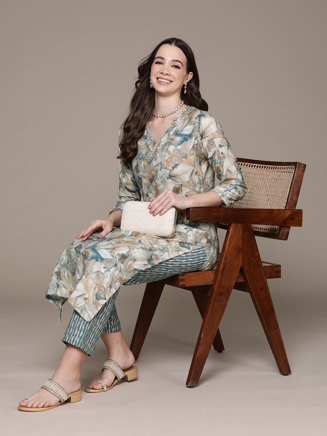 Readiprint Women Floral Printed Regular Gotta Patti Pure Silk Kurta with Trousers, Teal
Readiprint Women Floral Printed Regular Gotta Patti Pure Silk Kurta with Trousers, Teal