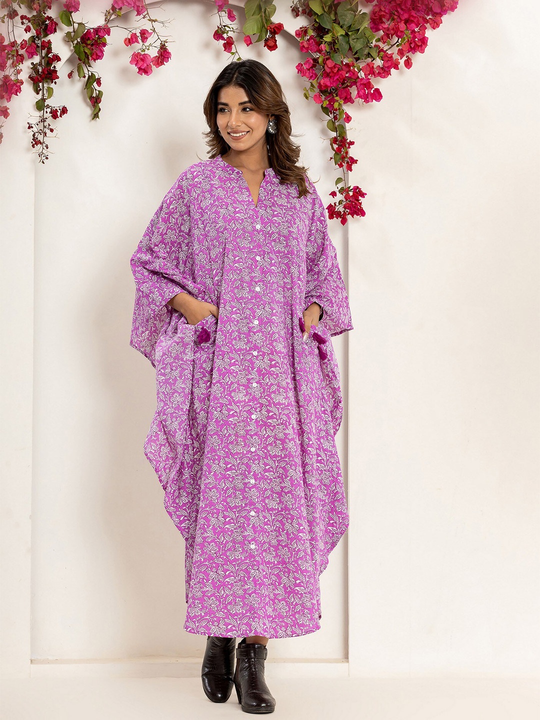 FEATHERS CLOSET Floral Printed Mandarin Collar Kimono Sleeves Cotton Kaftan Maxi Dress, Lavender
FEATHERS CLOSET Floral Printed Mandarin Collar Kimono Sleeves Cotton Kaftan Maxi Dress, Lavender