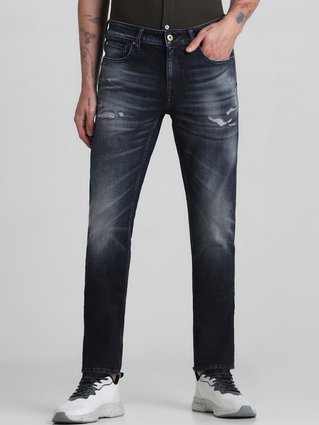 Jack & Jones Men Slim Fit Low-Rise Mildly Distressed Heavy Fade Stretchable Jeans, Blue
Jack & Jones Men Slim Fit Low-Rise Mildly Distressed Heavy Fade Stretchable Jeans, Blue
