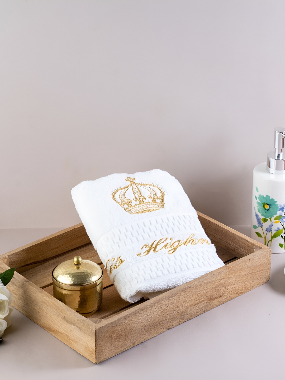 KOLOROBIA White Highness Embroidered Cotton Anti-Bacterial 650 GSM Reversible Hand Towel
KOLOROBIA White Highness Embroidered Cotton Anti-Bacterial 650 GSM Reversible Hand Towel