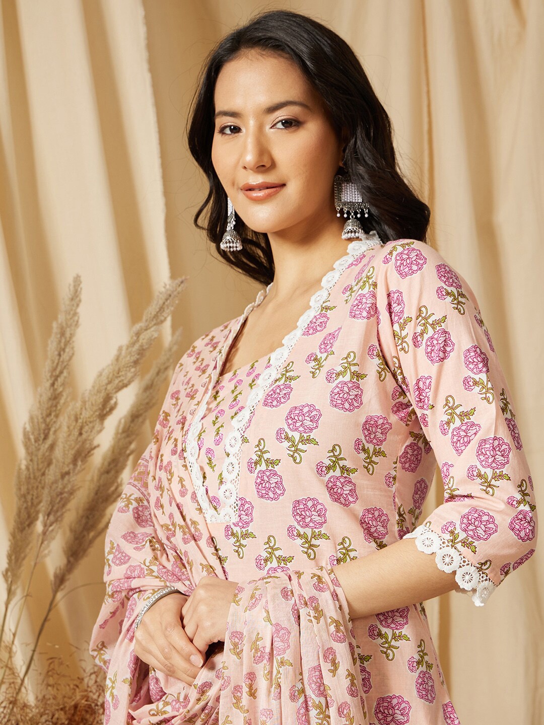 Ginni Arora Label Ethnic Motifs Printed V-Neck Pure Cotton Kurta with Trousers & Dupatta, Pink
Ginni Arora Label Ethnic Motifs Printed V-Neck Pure Cotton Kurta with Trousers & Dupatta, Pink
