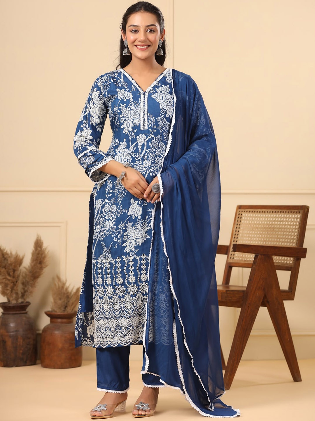 FASHOR Blue Floral Printed Regular Thread Work Straight Kurta With Trousers & Dupatta
FASHOR Blue Floral Printed Regular Thread Work Straight Kurta With Trousers & Dupatta