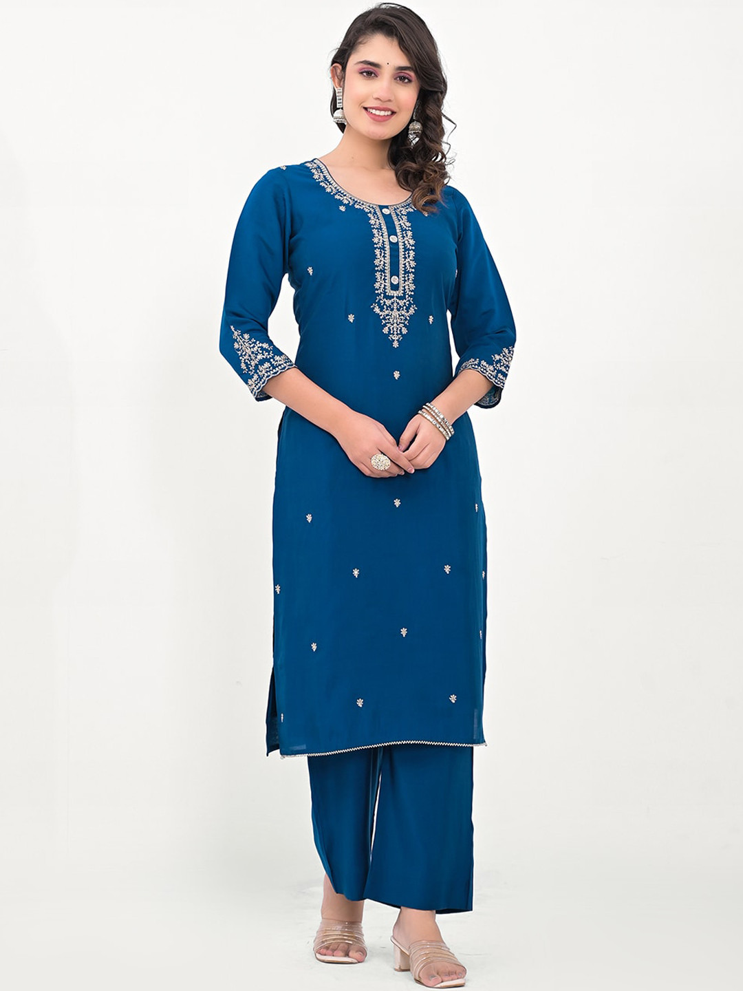 Label Khoj Floral Embroidered Thread Work Straight Kurta With Trousers & Dupatta, Blue
Label Khoj Floral Embroidered Thread Work Straight Kurta With Trousers & Dupatta, Blue