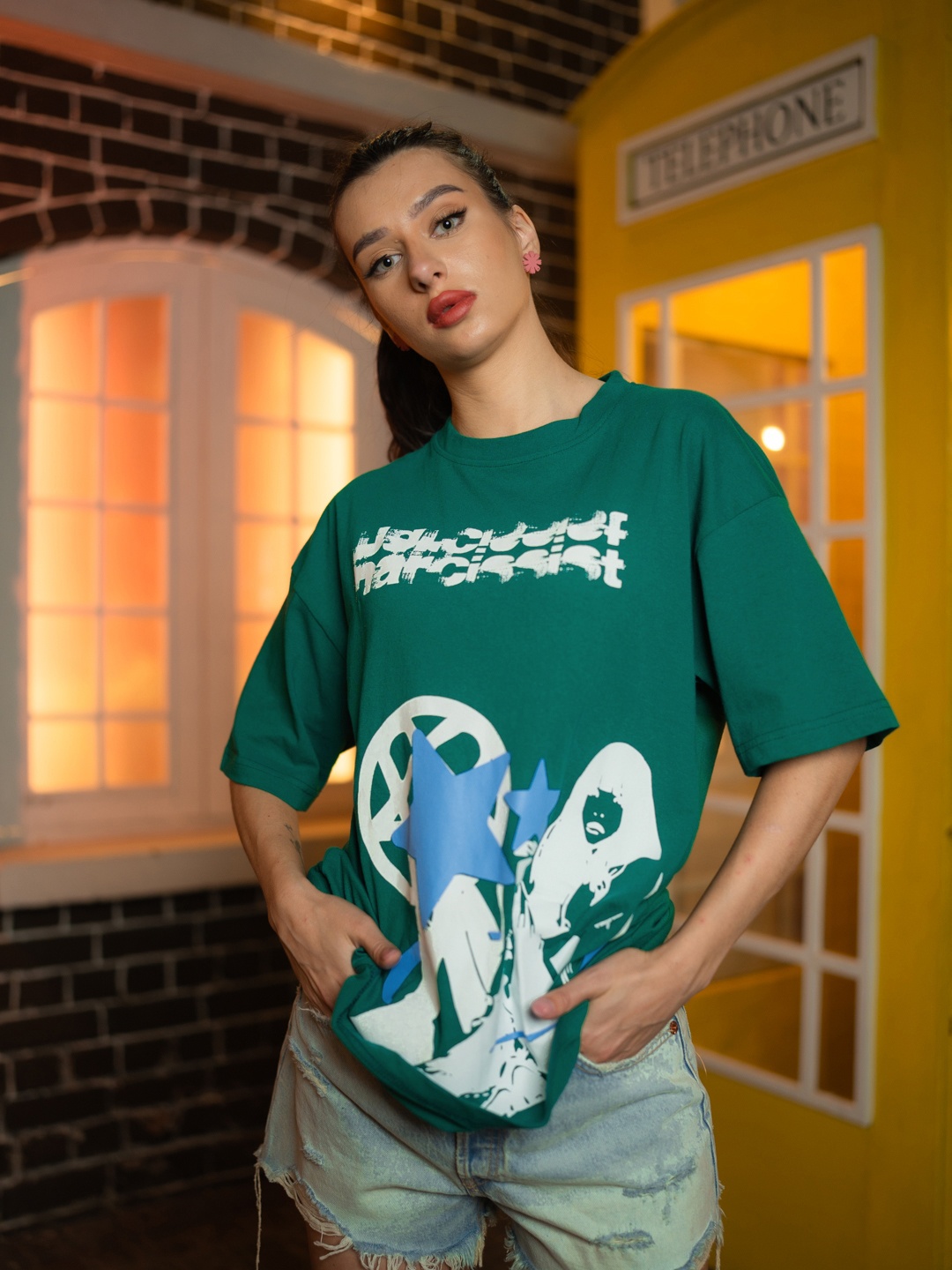 Stylecast X Hersheinbox Graphic Printed Drop-Shoulder Sleeves Pure Cotton T-shirt, Green
Stylecast X Hersheinbox Graphic Printed Drop-Shoulder Sleeves Pure Cotton T-shirt, Green