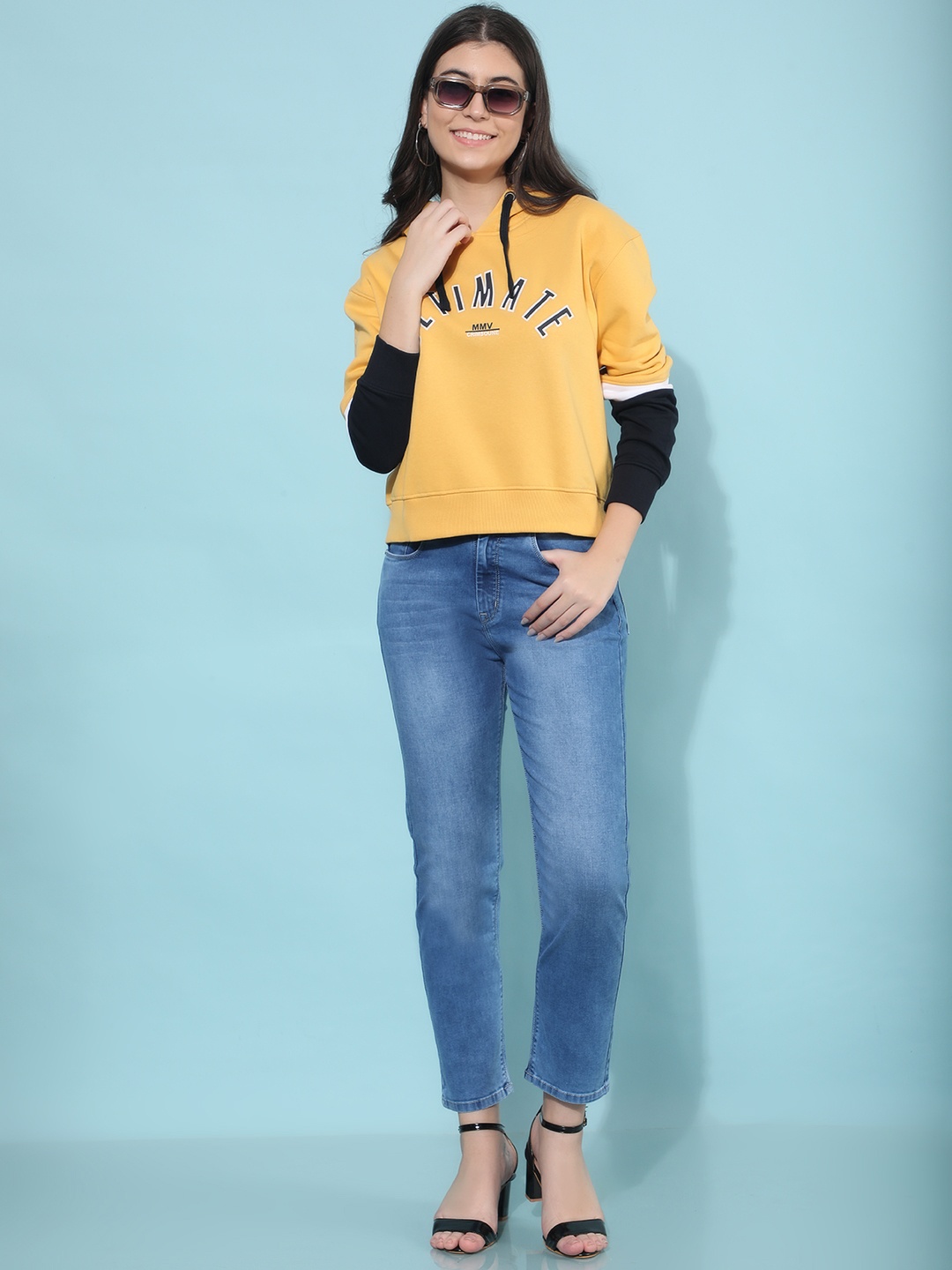 Crimsoune Club Women Straight Fit Mid-Rise Light Fade Stretchable Cropped Jeans, Blue
Crimsoune Club Women Straight Fit Mid-Rise Light Fade Stretchable Cropped Jeans, Blue