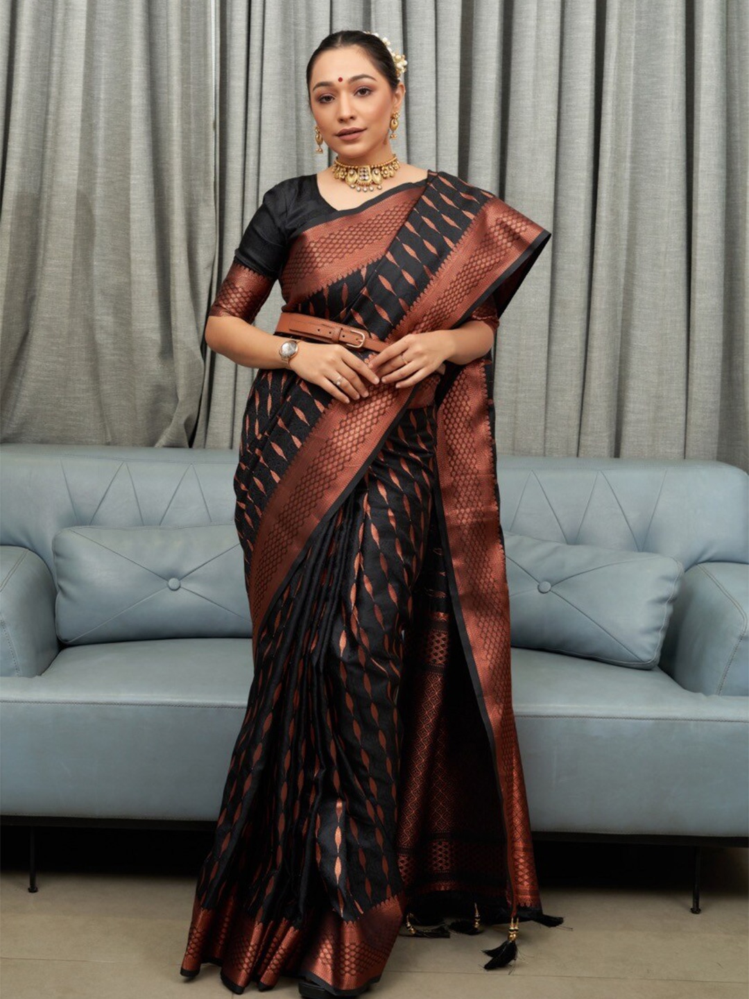 bansari textiles Ethnic Motifs Woven Design Zari Pure Silk Kanjeevaram Saree, Black
bansari textiles Ethnic Motifs Woven Design Zari Pure Silk Kanjeevaram Saree, Black
