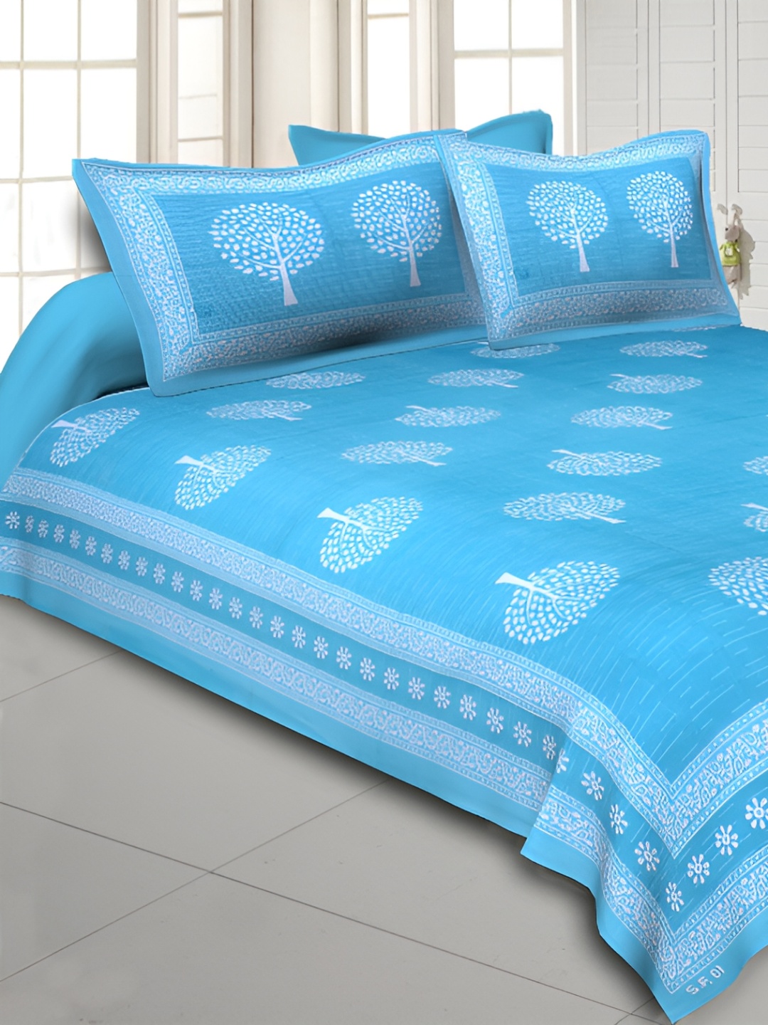 Sohibe Blue & White Ethnic Motifs Cotton 144 TC 2 King Bedsheet with 2 Pillow Covers
Sohibe Blue & White Ethnic Motifs Cotton 144 TC 2 King Bedsheet with 2 Pillow Covers