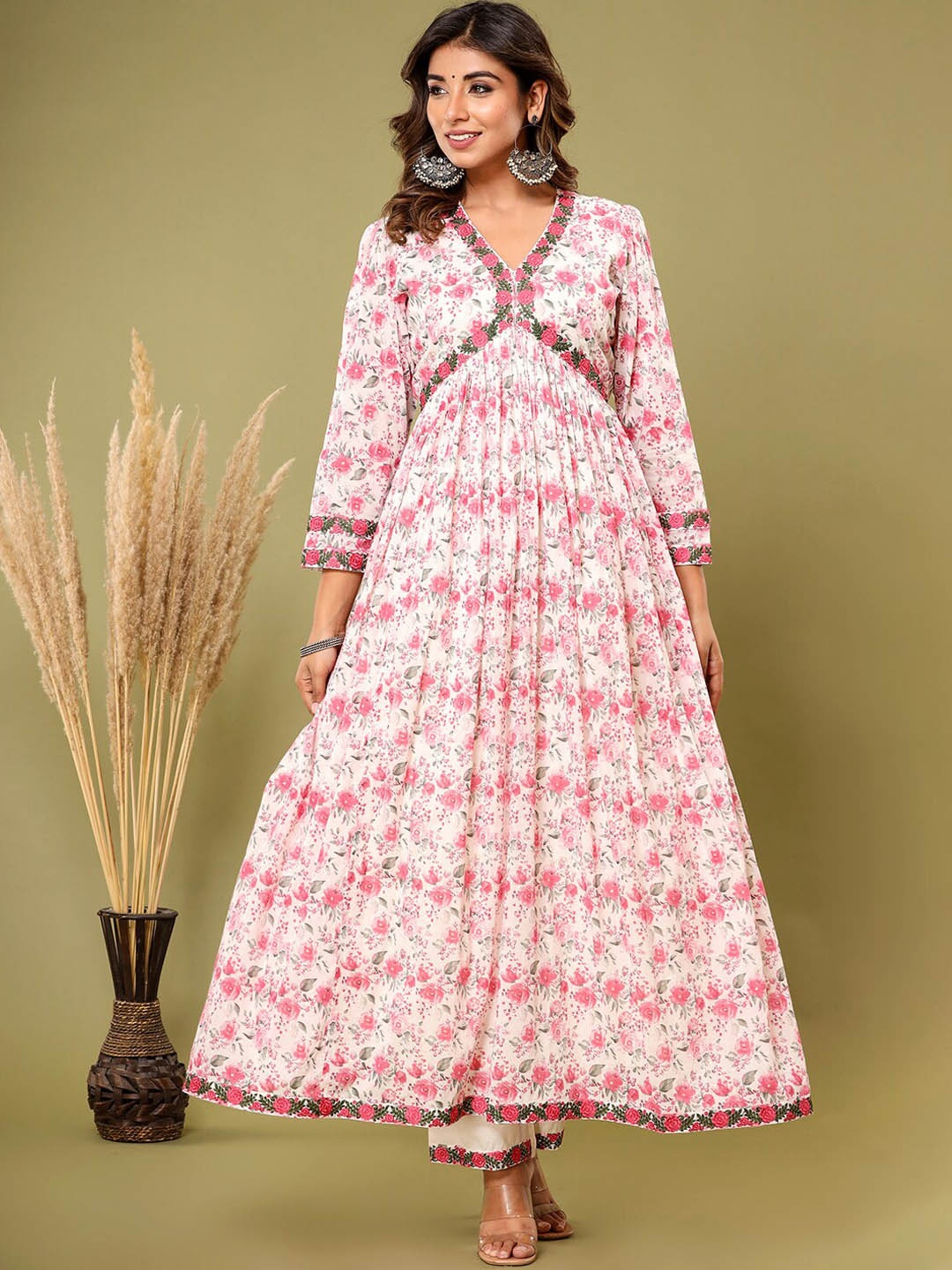 Vishudh Floral Printed Empire Thread Work Pure Cotton Kurta with Trouser & Dupatta, Pink
Vishudh Floral Printed Empire Thread Work Pure Cotton Kurta with Trouser & Dupatta, Pink