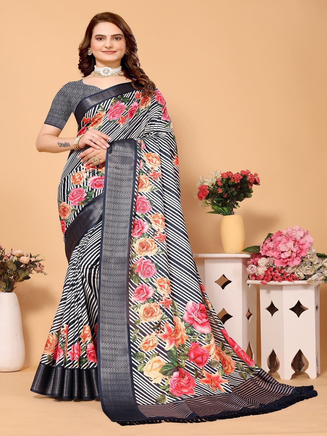 ARYZE Floral Printed Zari Saree, Blue